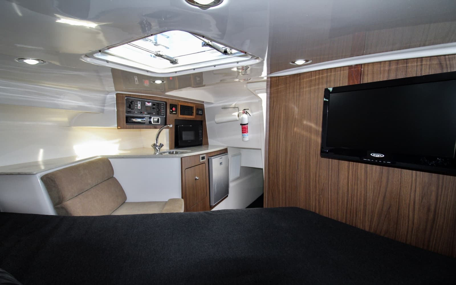 2014 Everglades 350LX - Photo 21