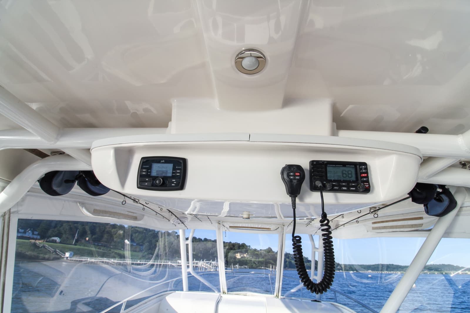 2014 Everglades 350LX - Photo 15