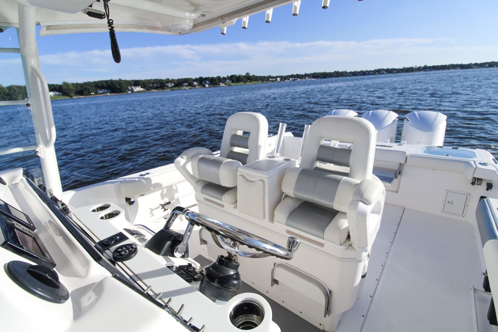 2014 Everglades 350LX - Photo 9