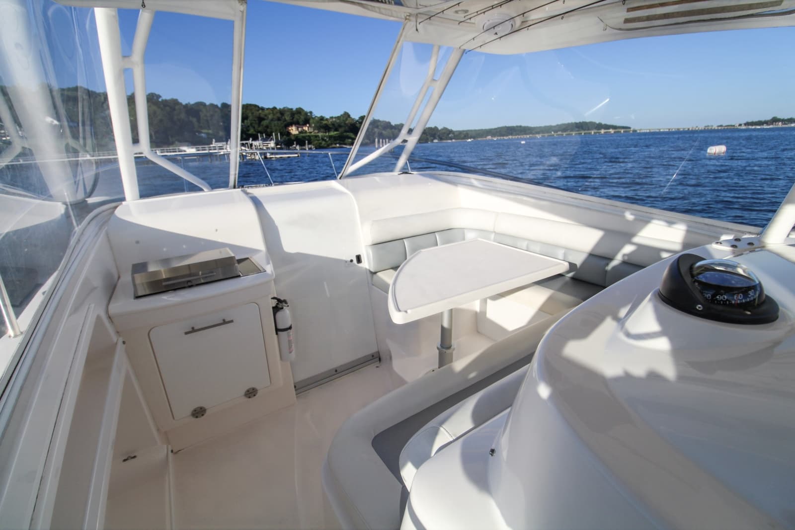 2014 Everglades 350LX - Photo 11