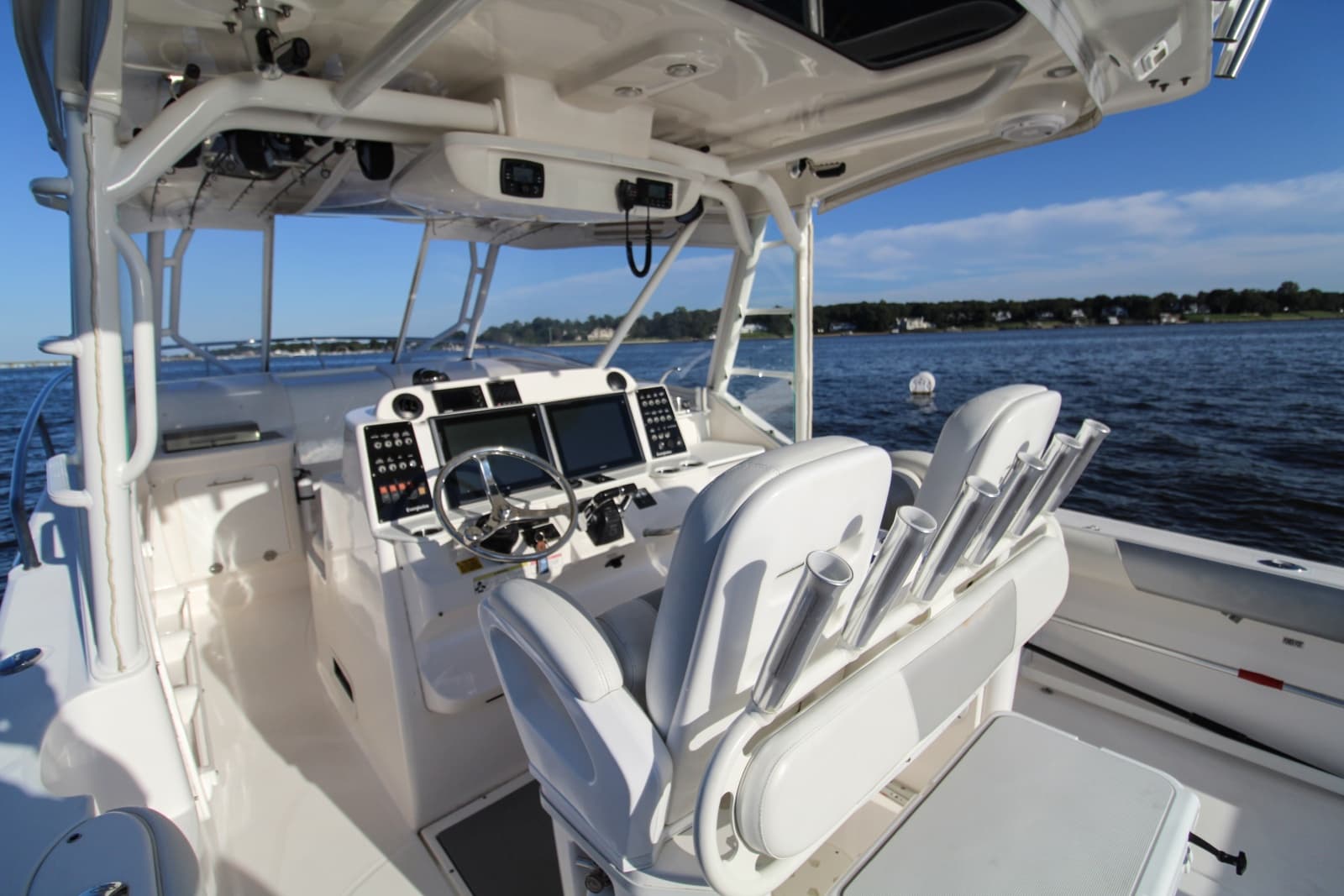 2014 Everglades 350LX - Photo 6