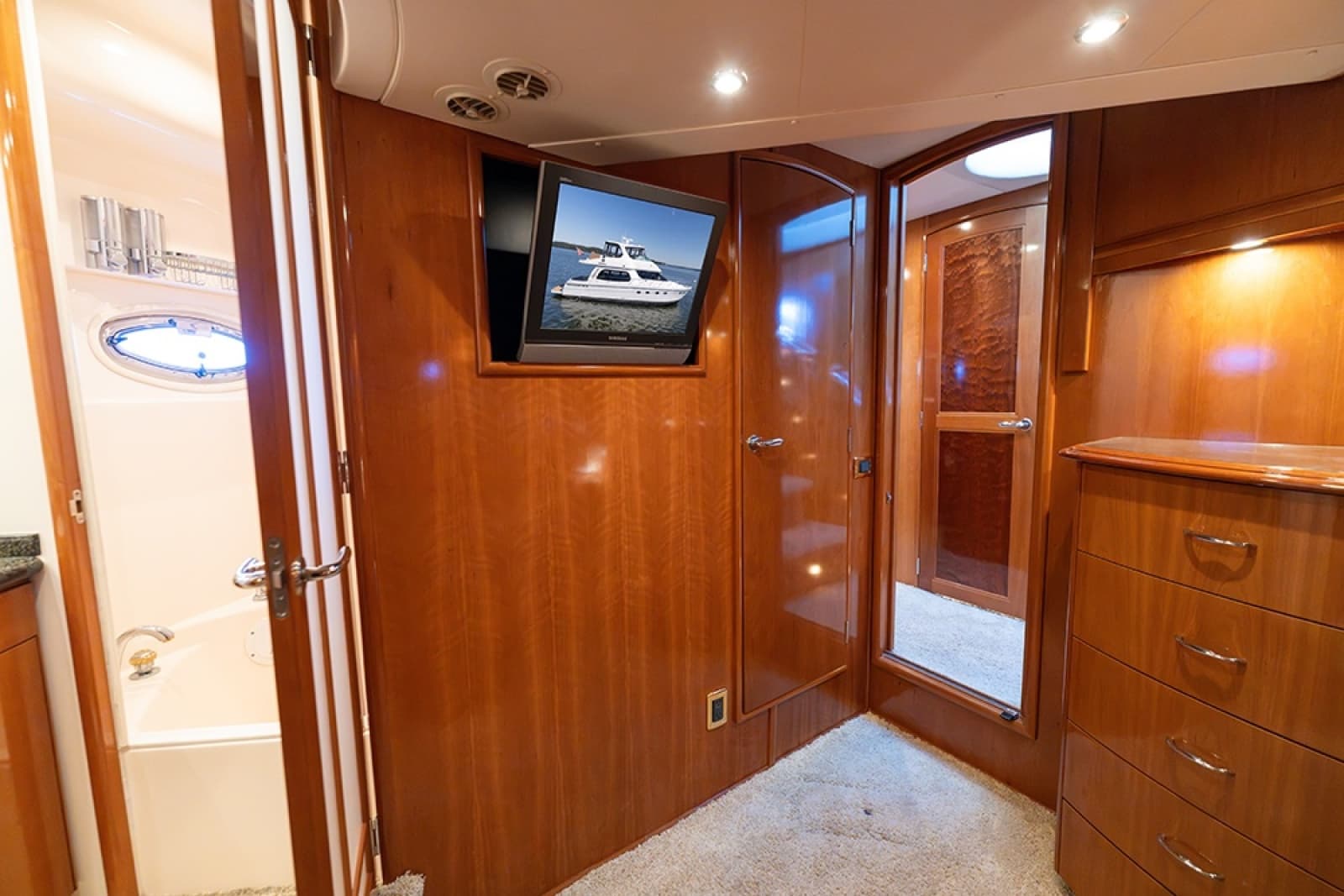 2005 Carver 56 Voyager - Photo 42