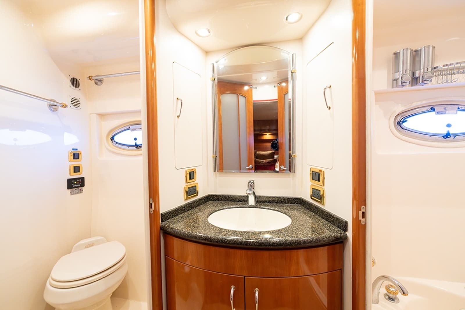 2005 Carver 56 Voyager - Photo 44