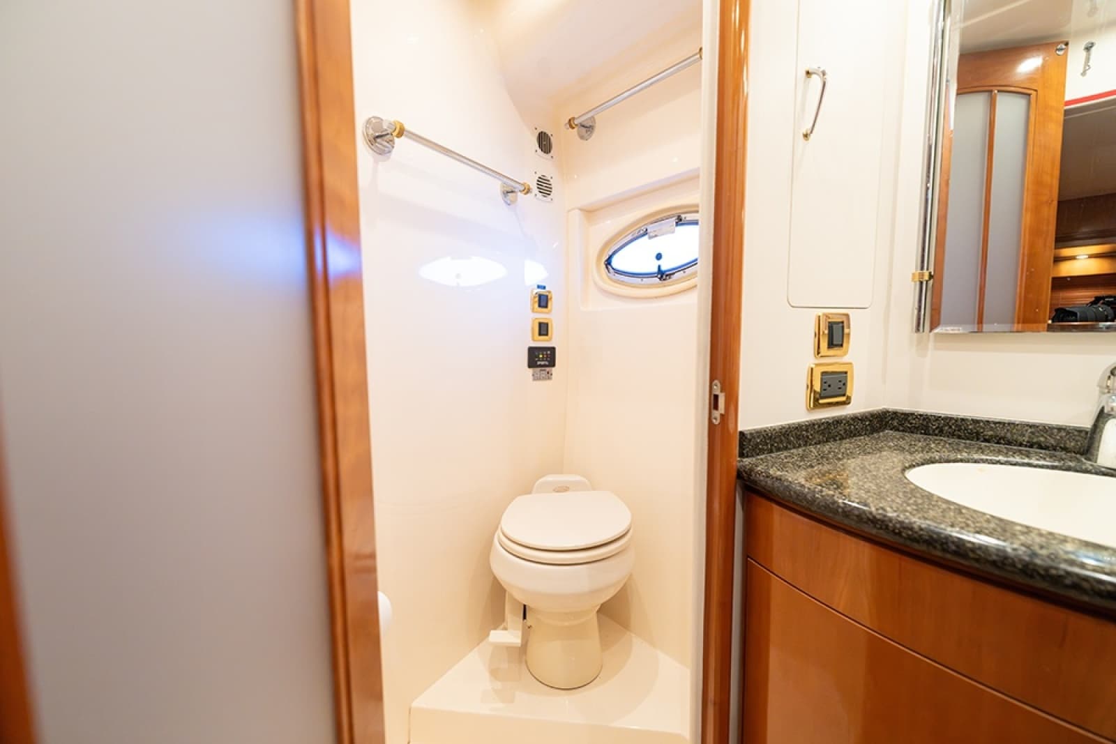 2005 Carver 56 Voyager - Photo 46