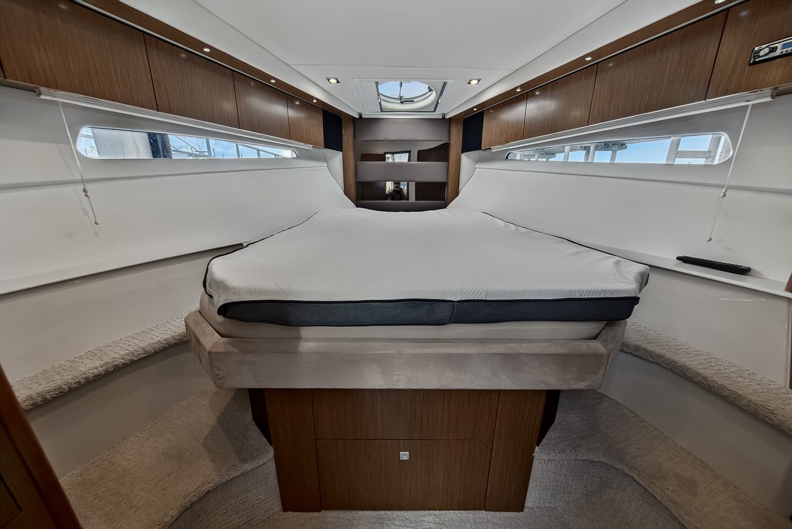 2016 Cruisers Yachts  - Photo 21