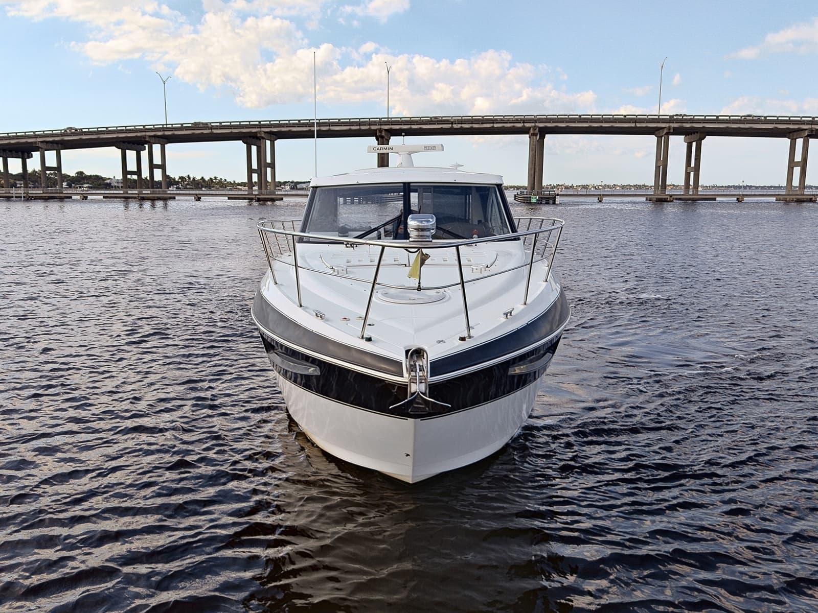 2016 Cruisers Yachts  - Photo 2