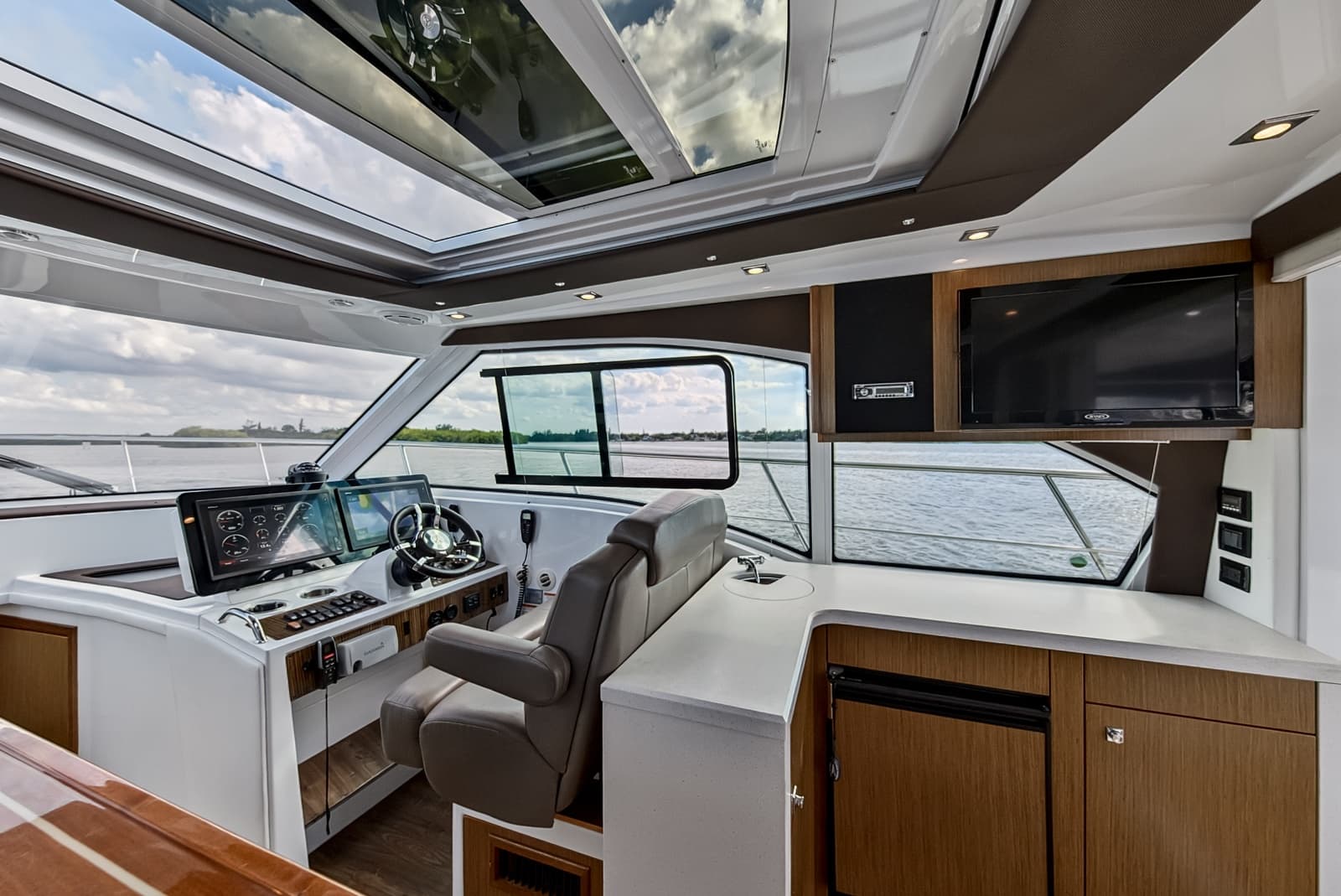 2016 Cruisers Yachts  - Photo 14