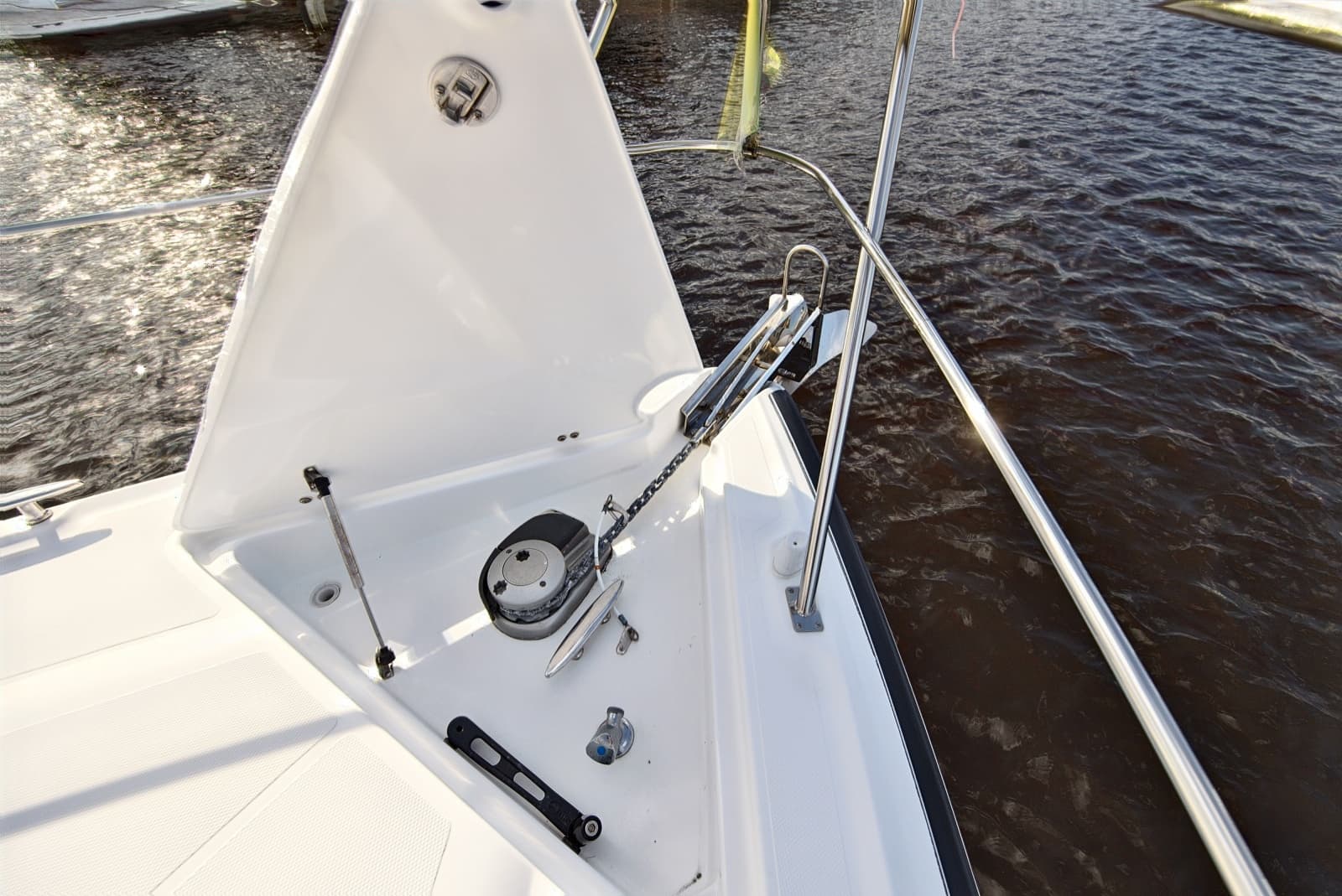 2016 Cruisers Yachts  - Photo 28