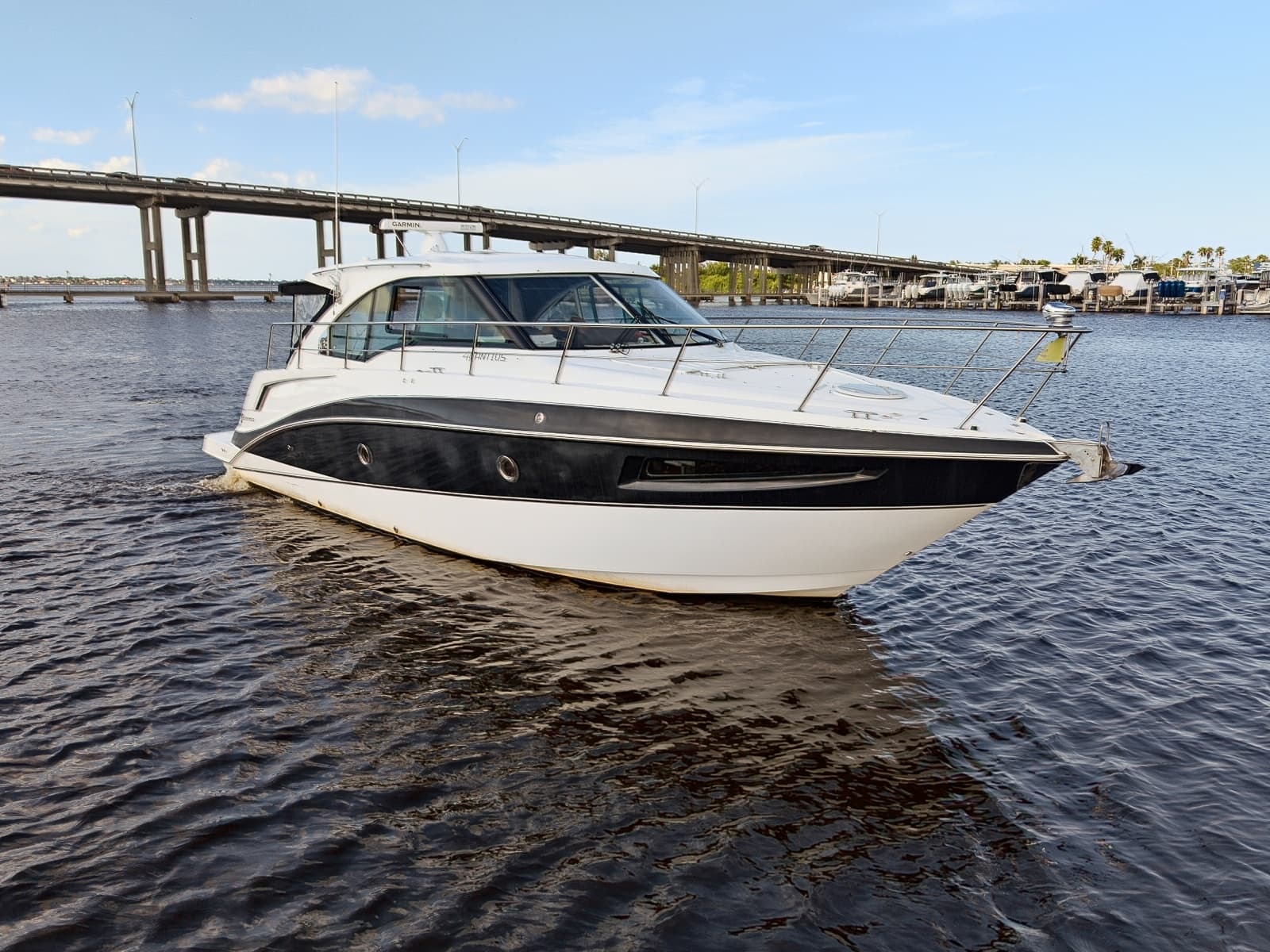 2016 Cruisers Yachts  - Photo 3