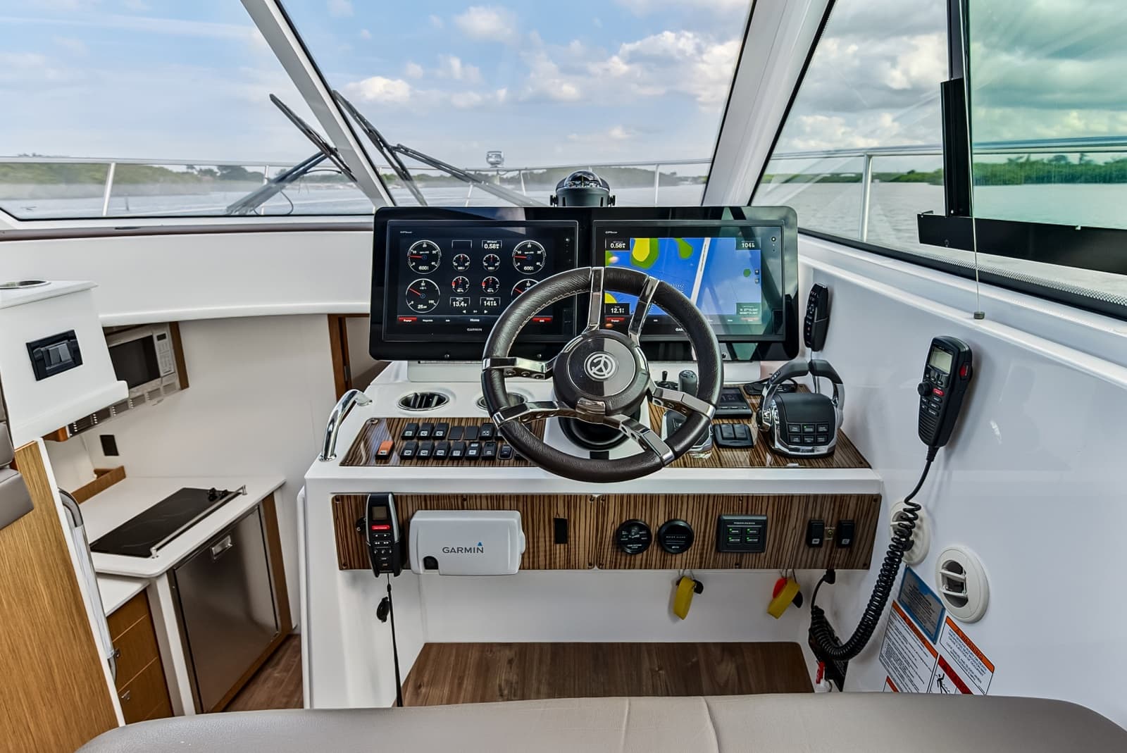 2016 Cruisers Yachts  - Photo 17