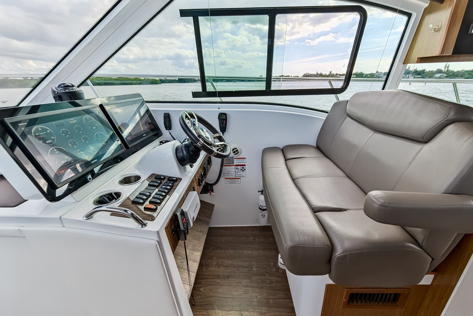 2016 Cruisers Yachts  - Photo 15