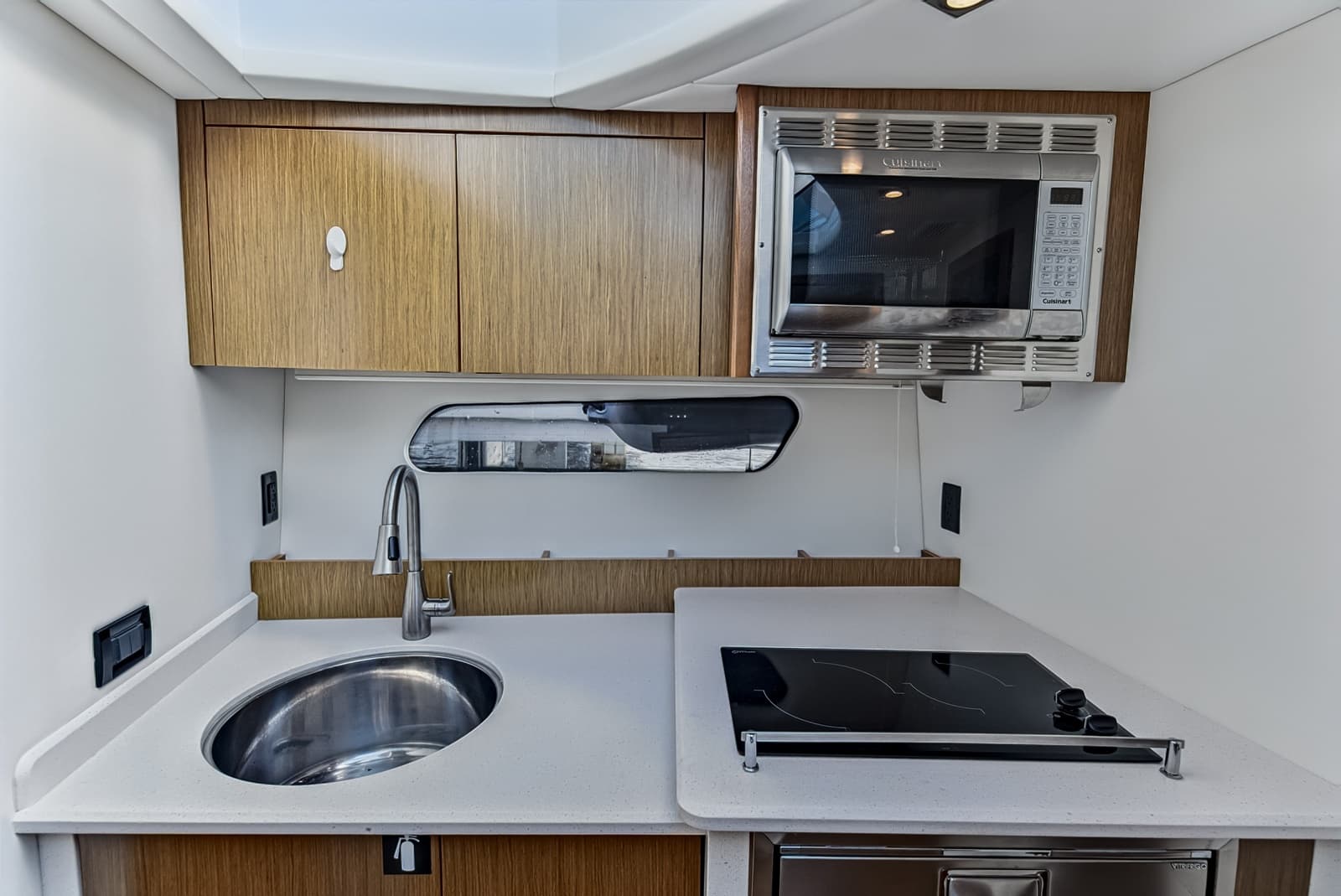 2016 Cruisers Yachts  - Photo 20