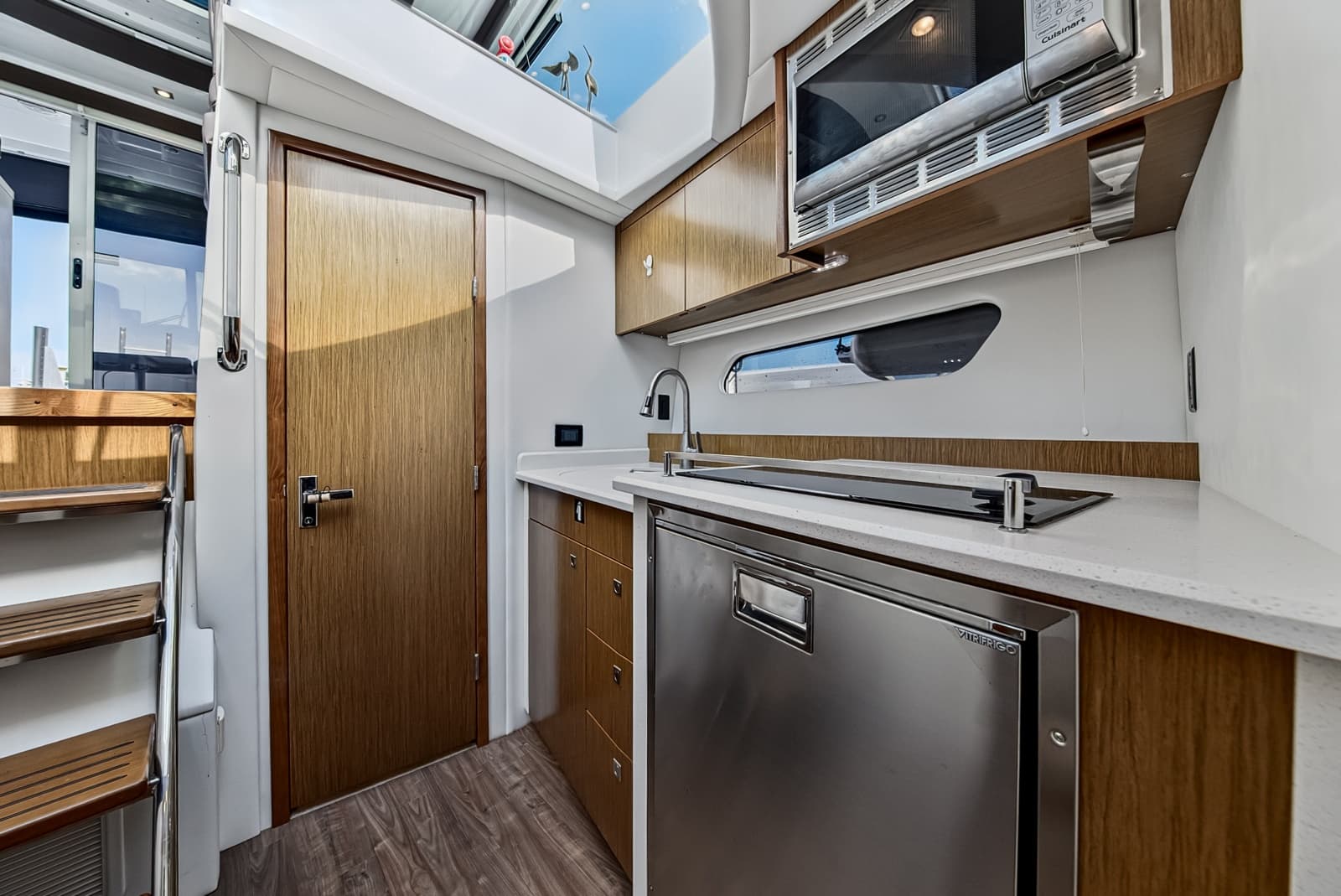 2016 Cruisers Yachts  - Photo 19