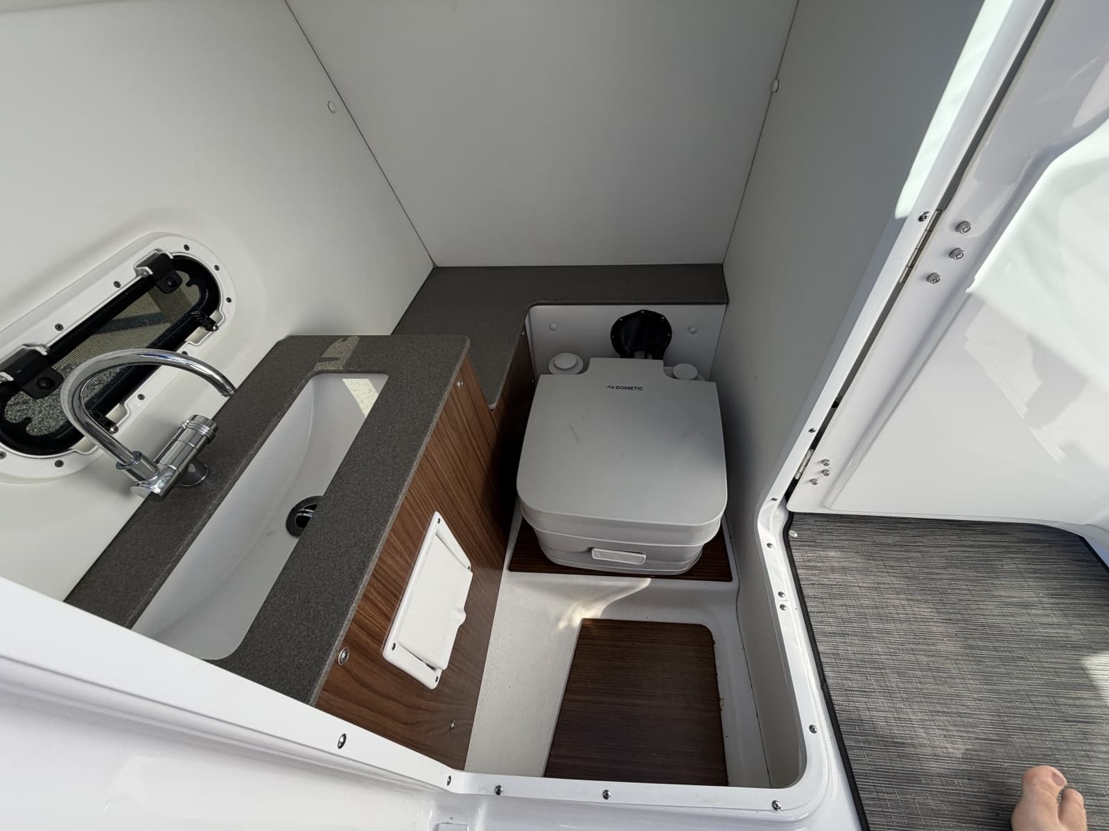 2022 Four Winns HD8 - Photo 37