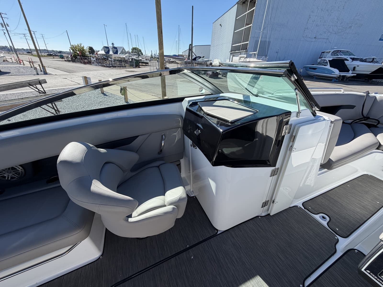 2022 Four Winns HD8 - Photo 36