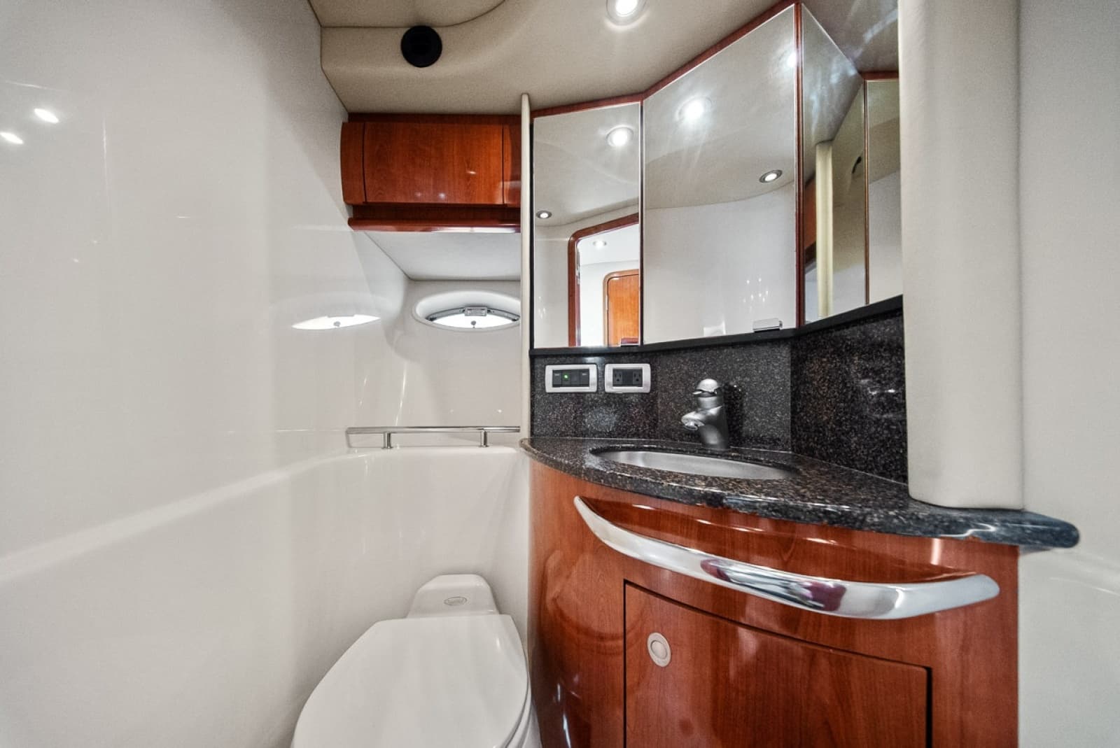2005 Sea Ray 420 Sundancer - Photo 8