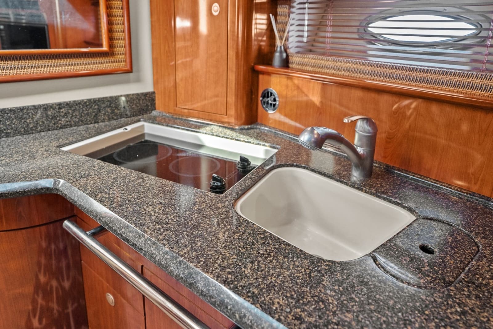 2005 Sea Ray 420 Sundancer - Photo 19