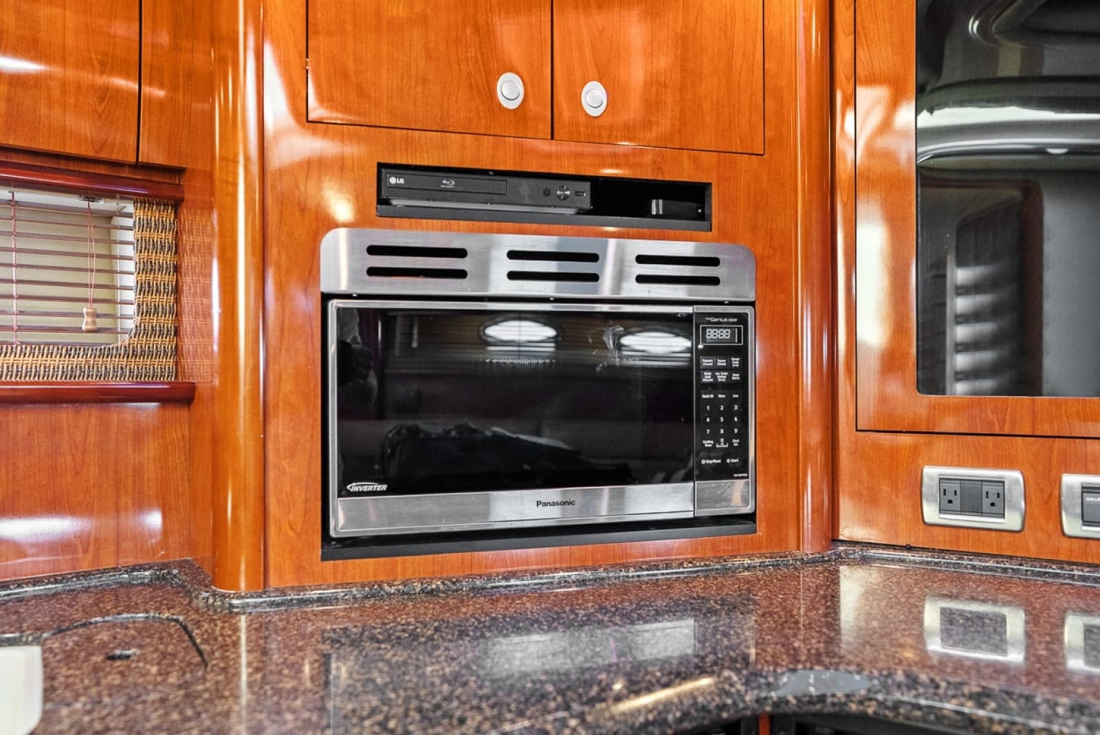 2005 Sea Ray 420 Sundancer - Photo 20