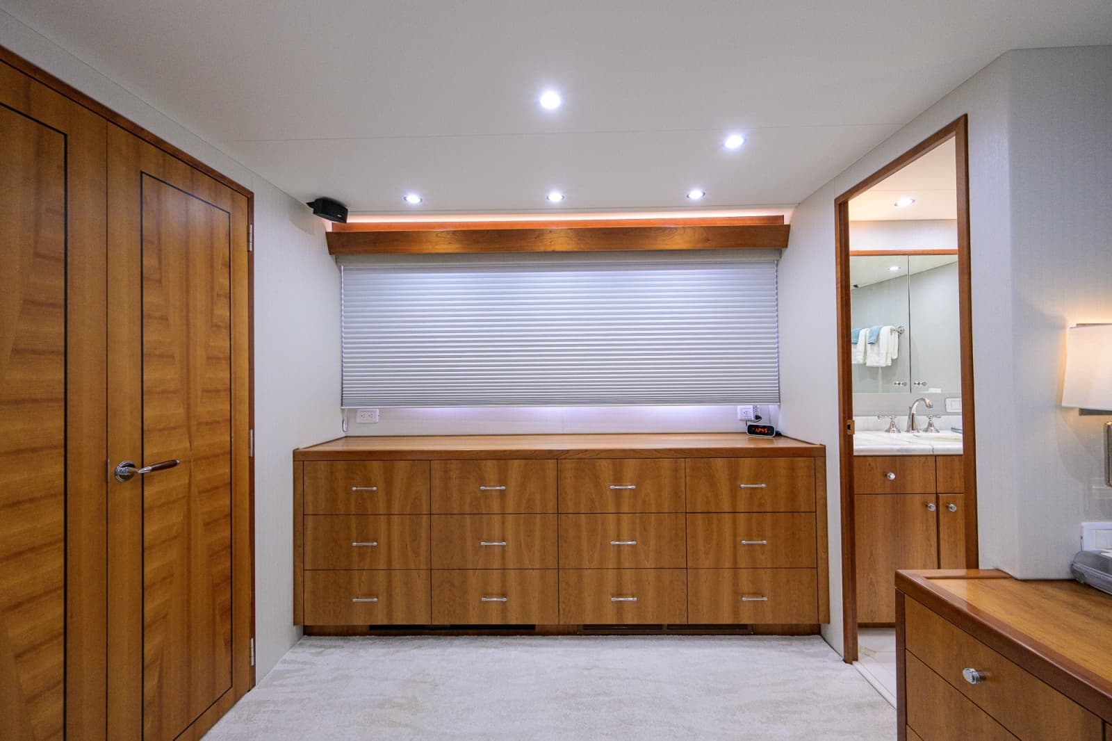 2013 Hatteras 80 Motor Yacht - Photo 50