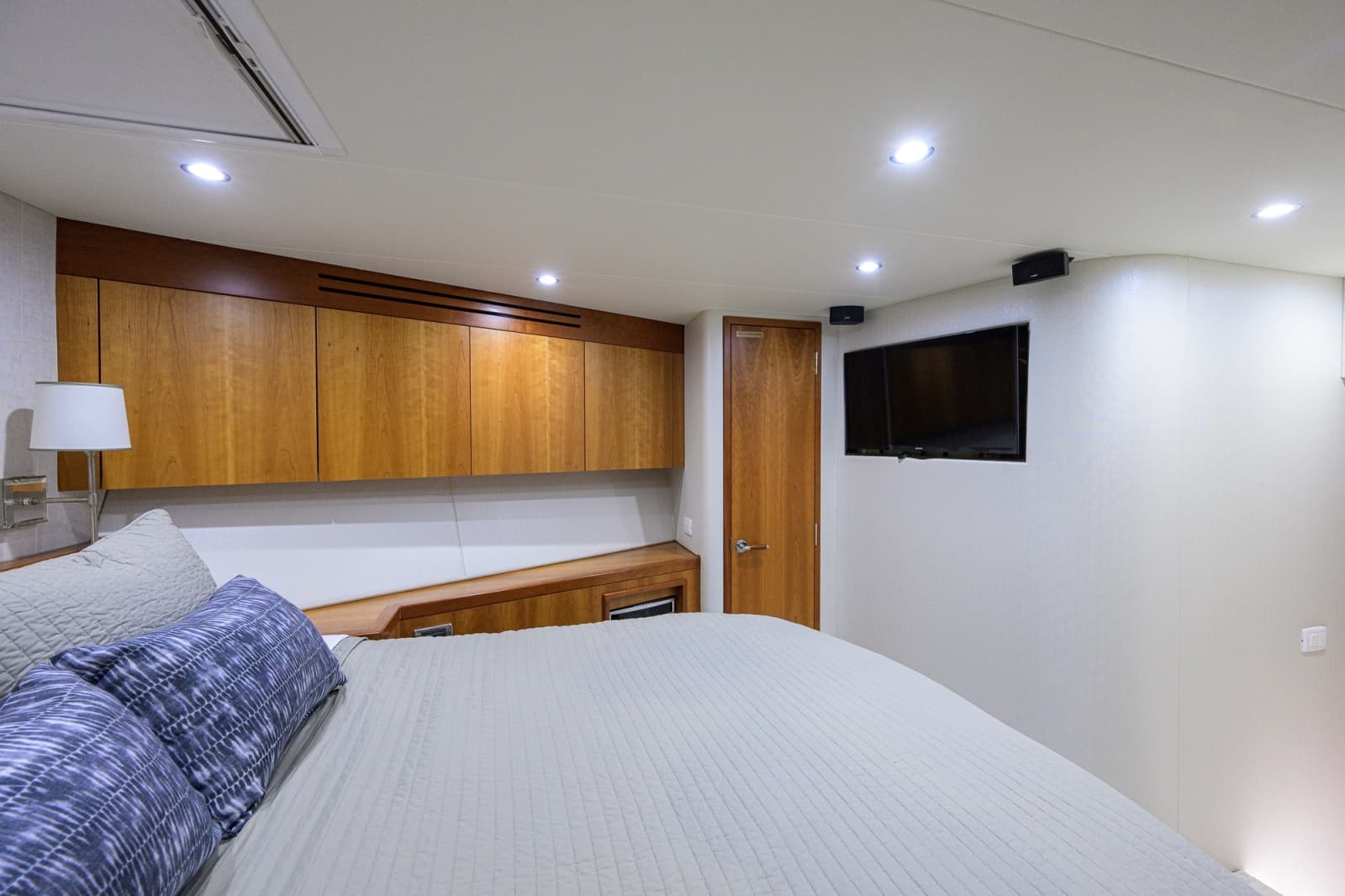 2013 Hatteras 80 Motor Yacht - Photo 66