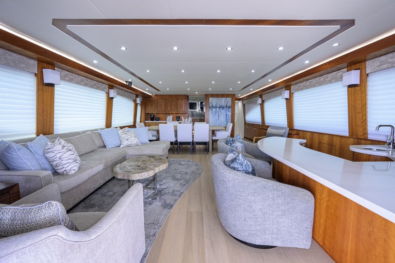 2013 Hatteras 80 Motor Yacht - Photo 7