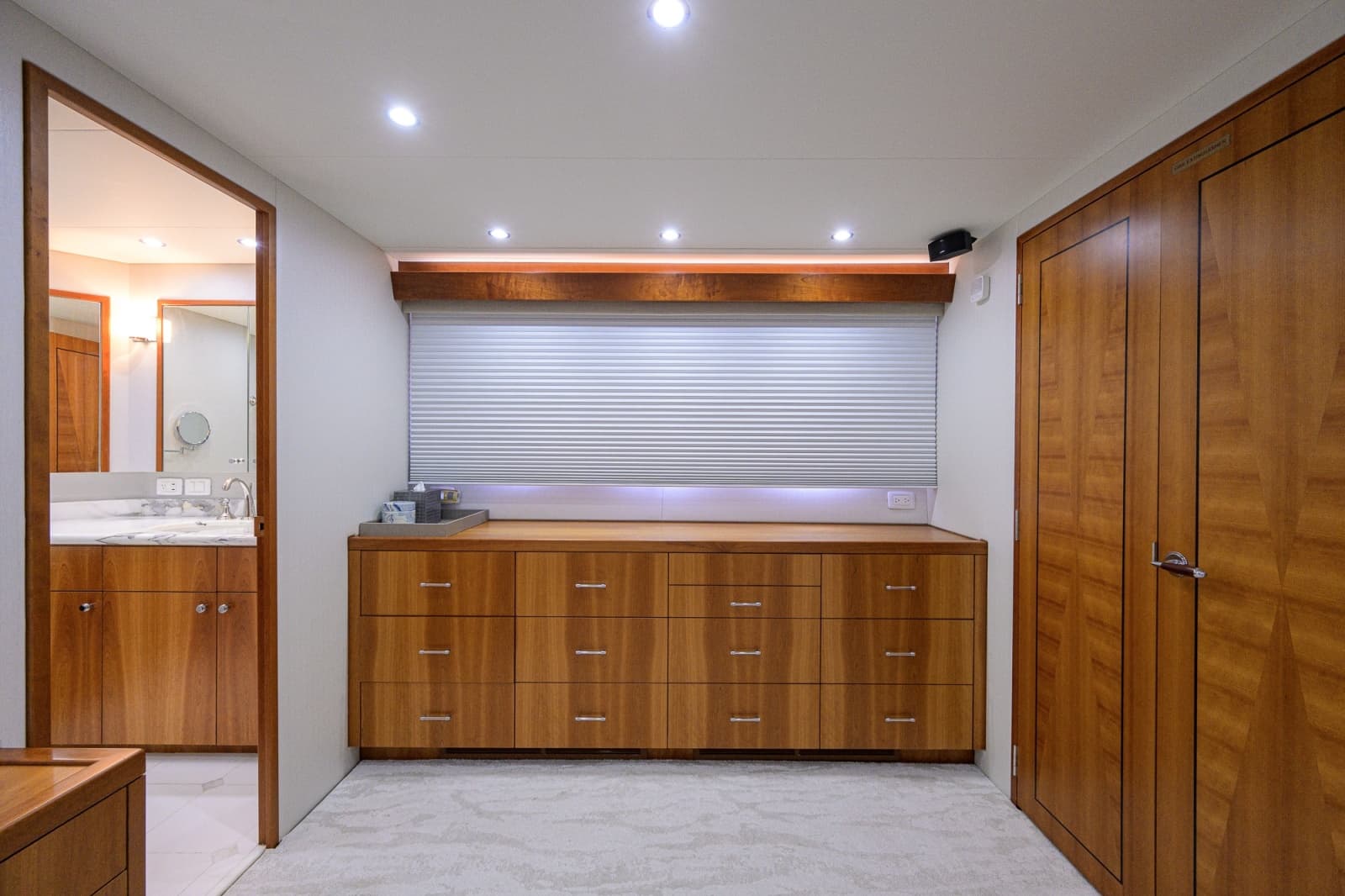 2013 Hatteras 80 Motor Yacht - Photo 49