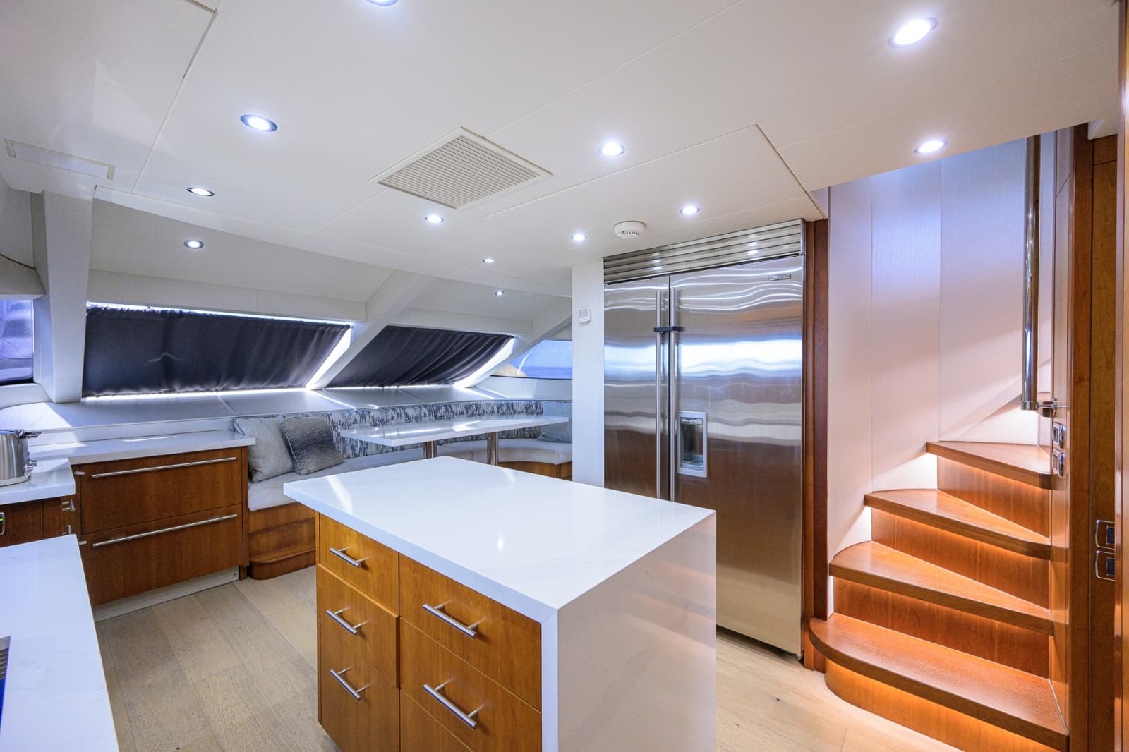 2013 Hatteras 80 Motor Yacht - Photo 34