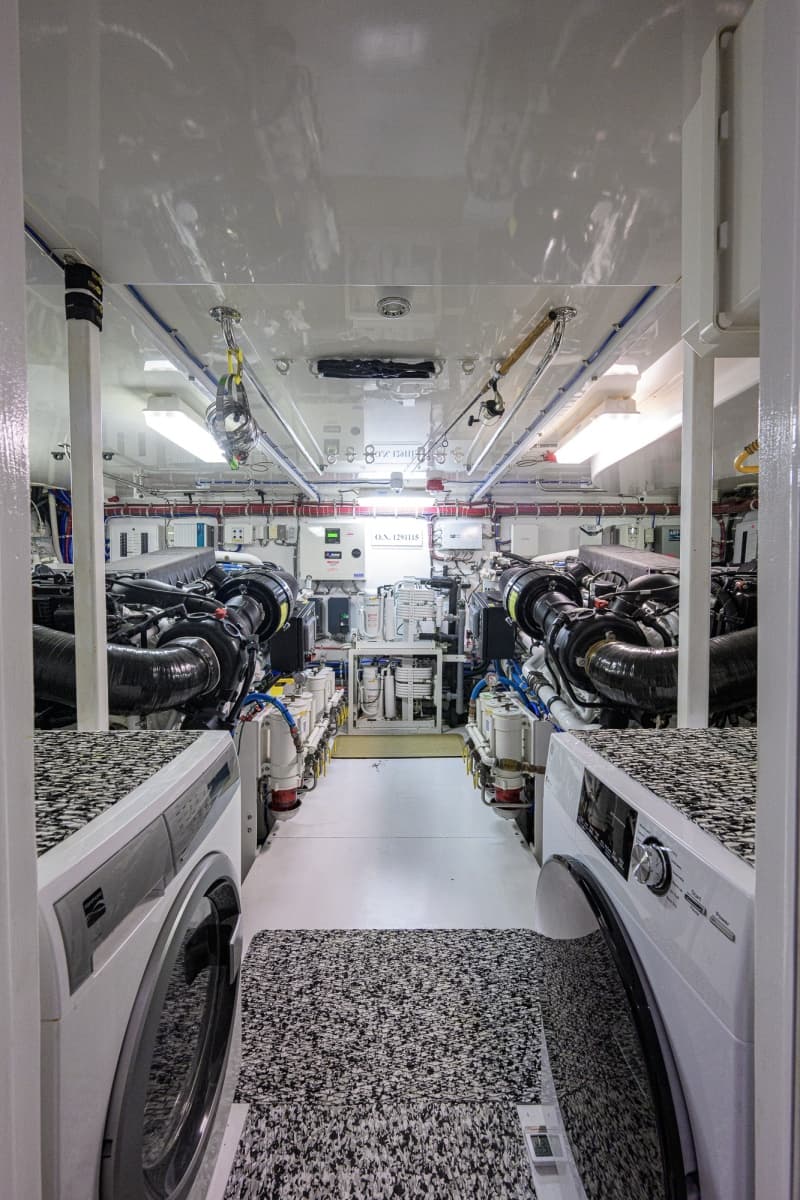 2013 Hatteras 80 Motor Yacht - Photo 144