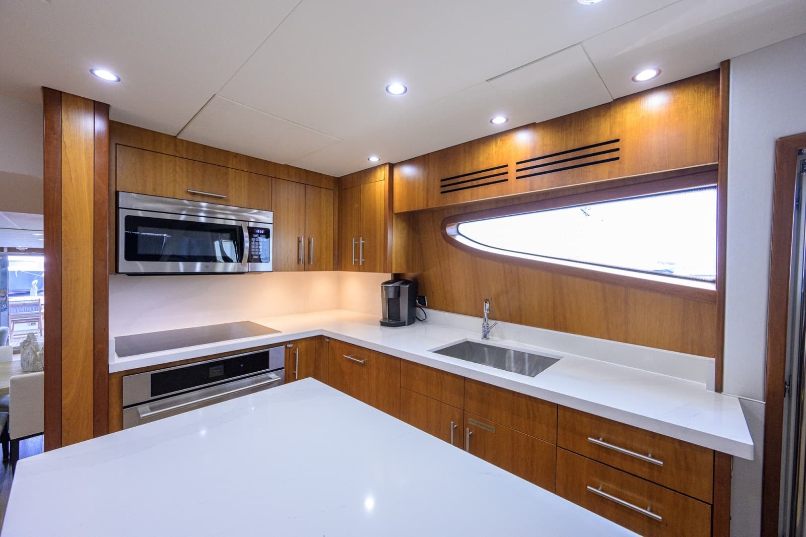 2013 Hatteras 80 Motor Yacht - Photo 33