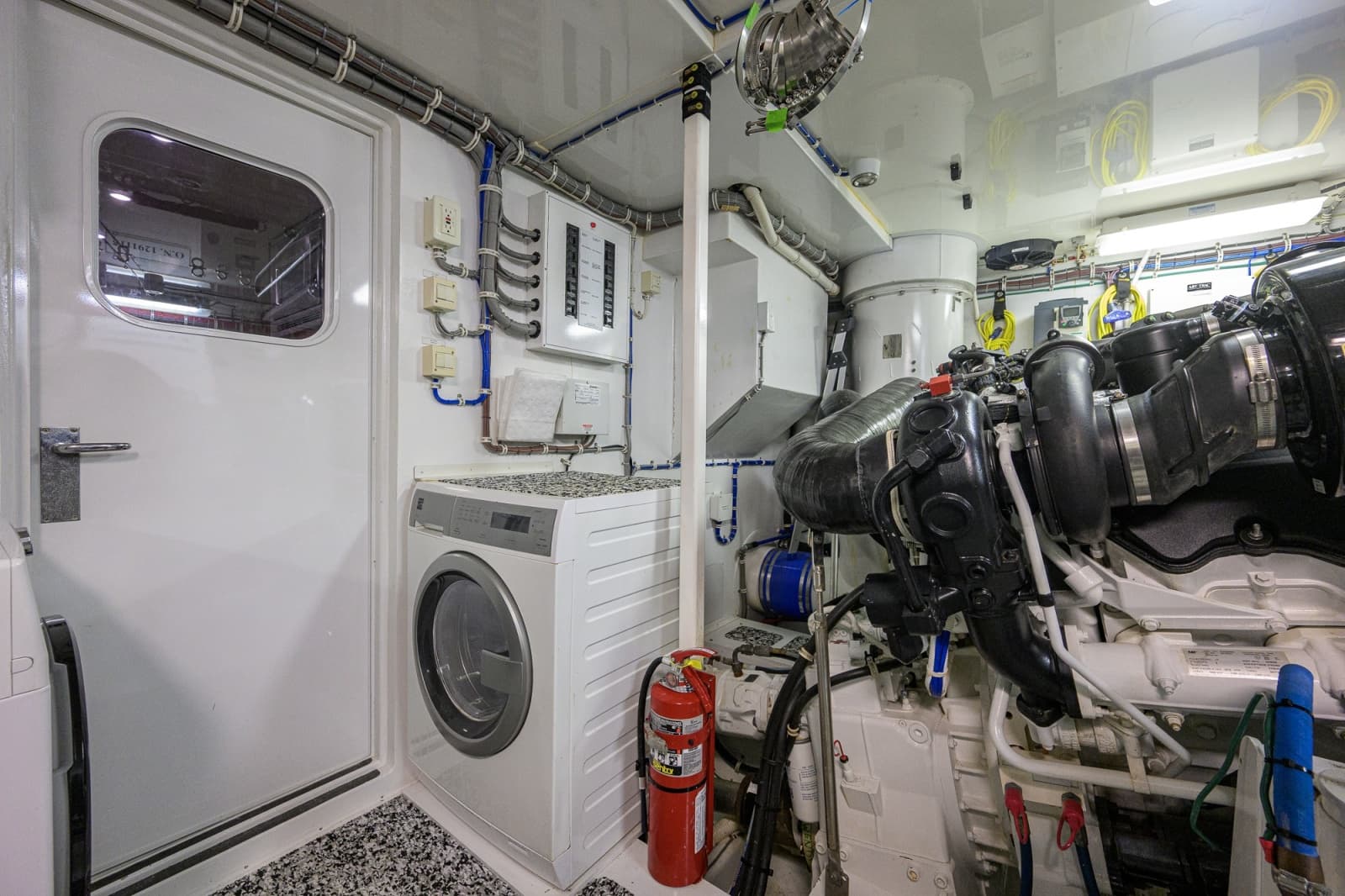2013 Hatteras 80 Motor Yacht - Photo 149