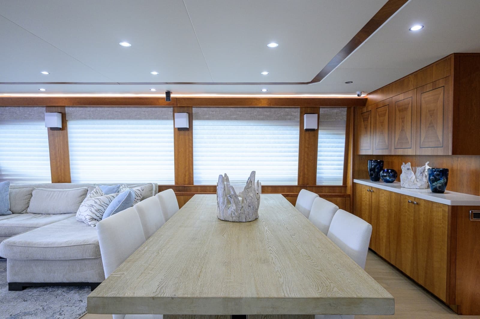 2013 Hatteras 80 Motor Yacht - Photo 20