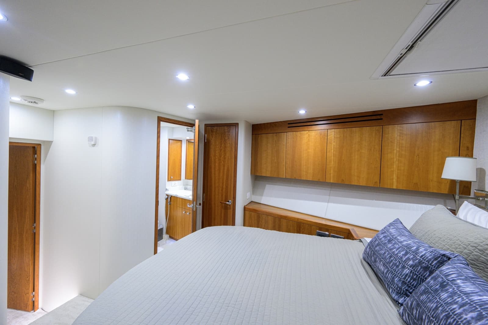 2013 Hatteras 80 Motor Yacht - Photo 67