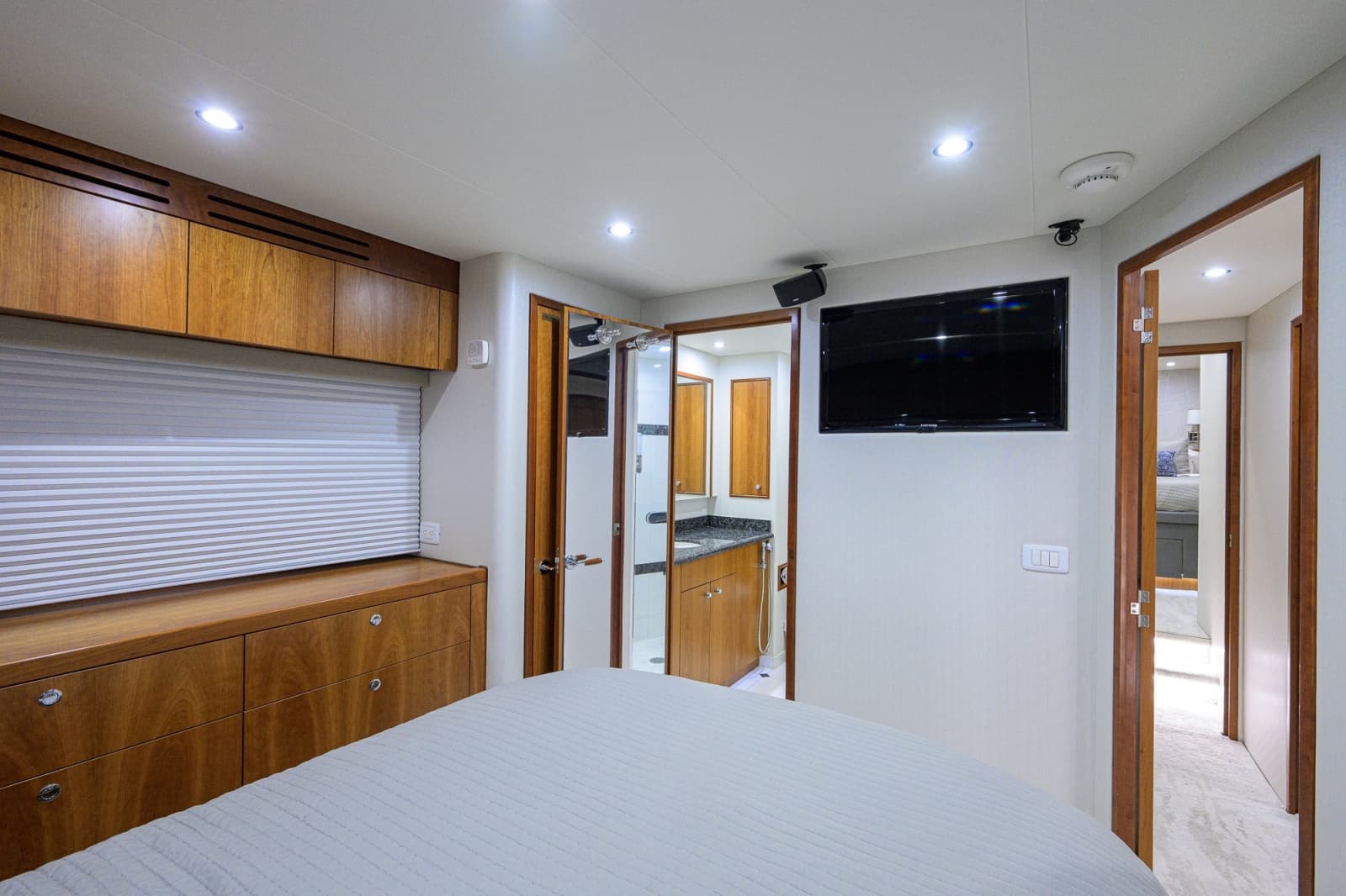 2013 Hatteras 80 Motor Yacht - Photo 74