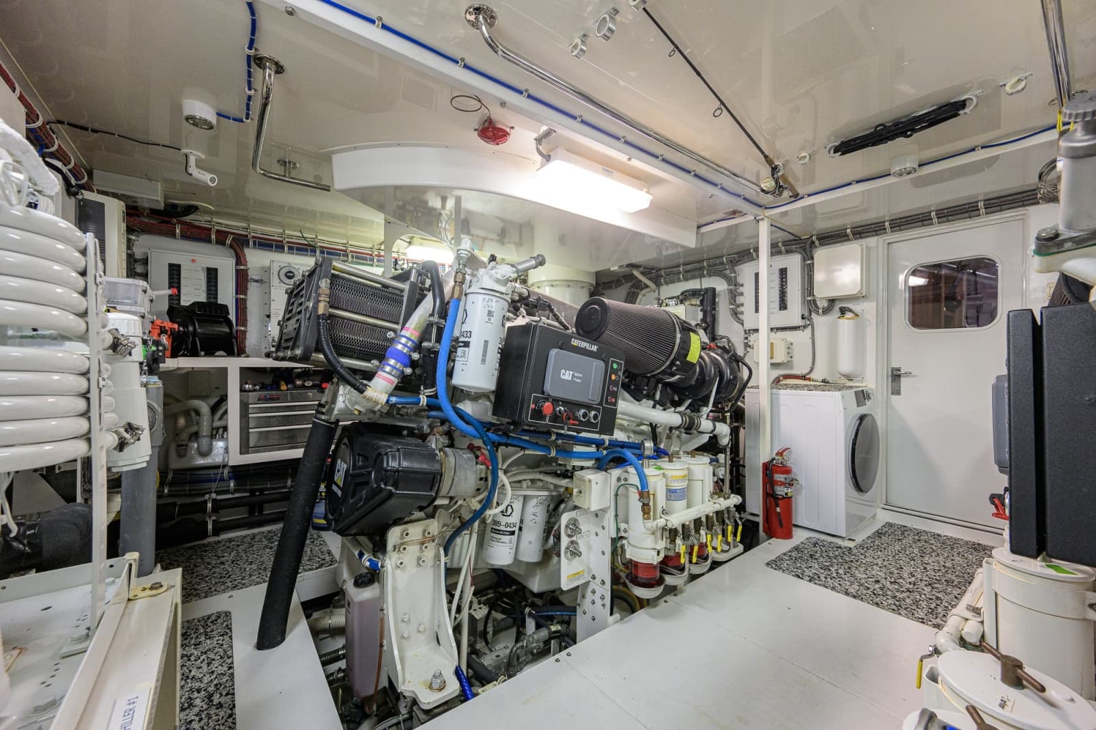 2013 Hatteras 80 Motor Yacht - Photo 151