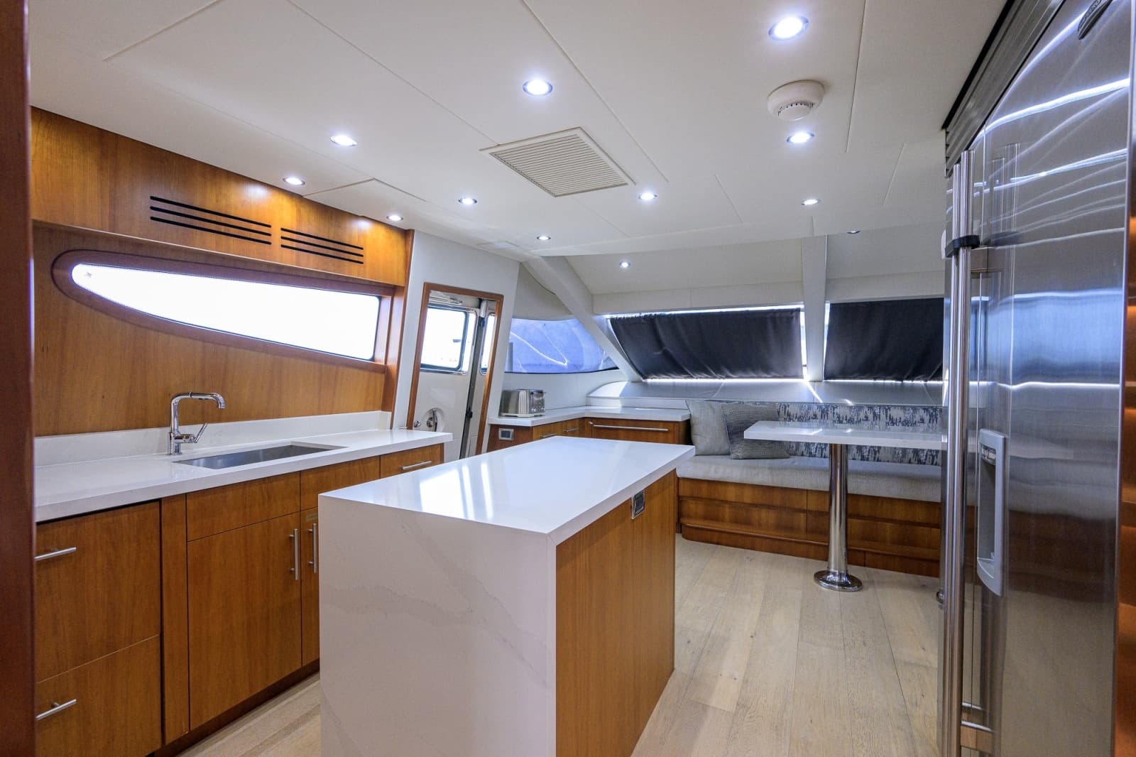 2013 Hatteras 80 Motor Yacht - Photo 28