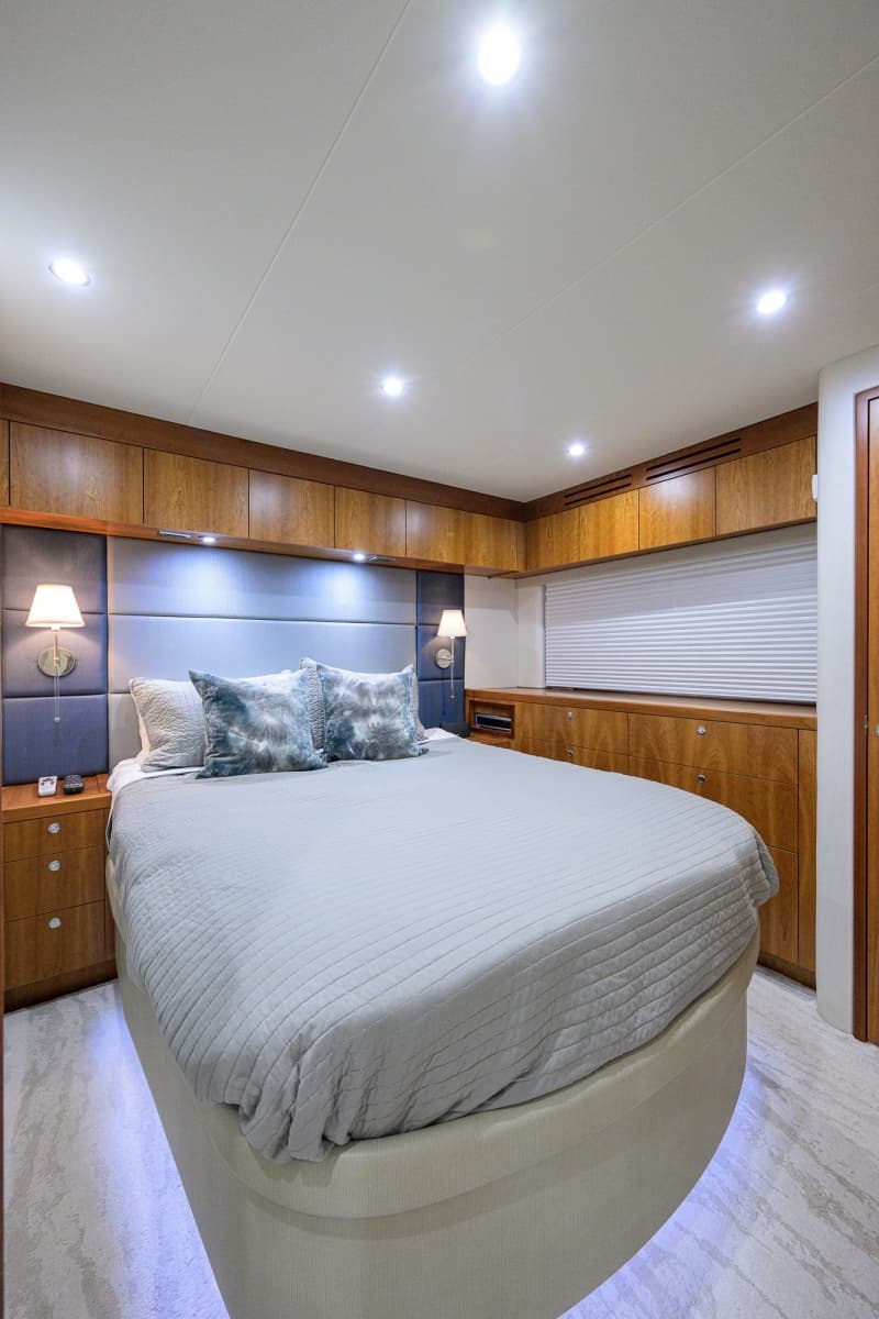 2013 Hatteras 80 Motor Yacht - Photo 71