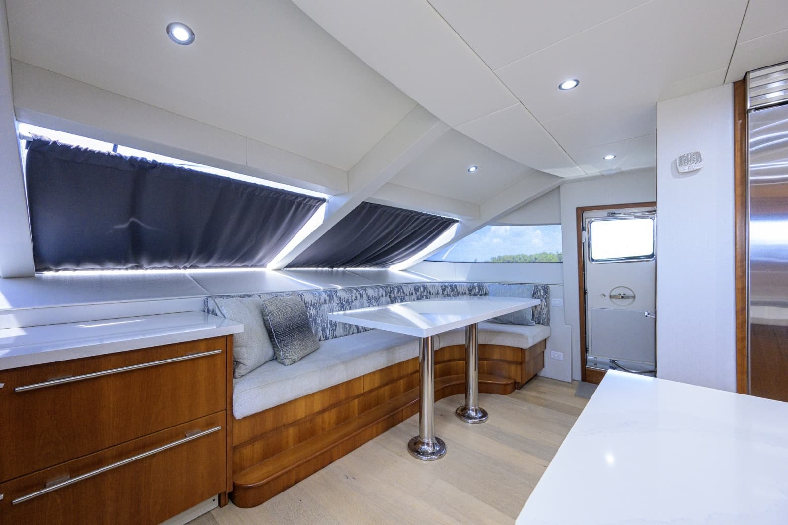 2013 Hatteras 80 Motor Yacht - Photo 35