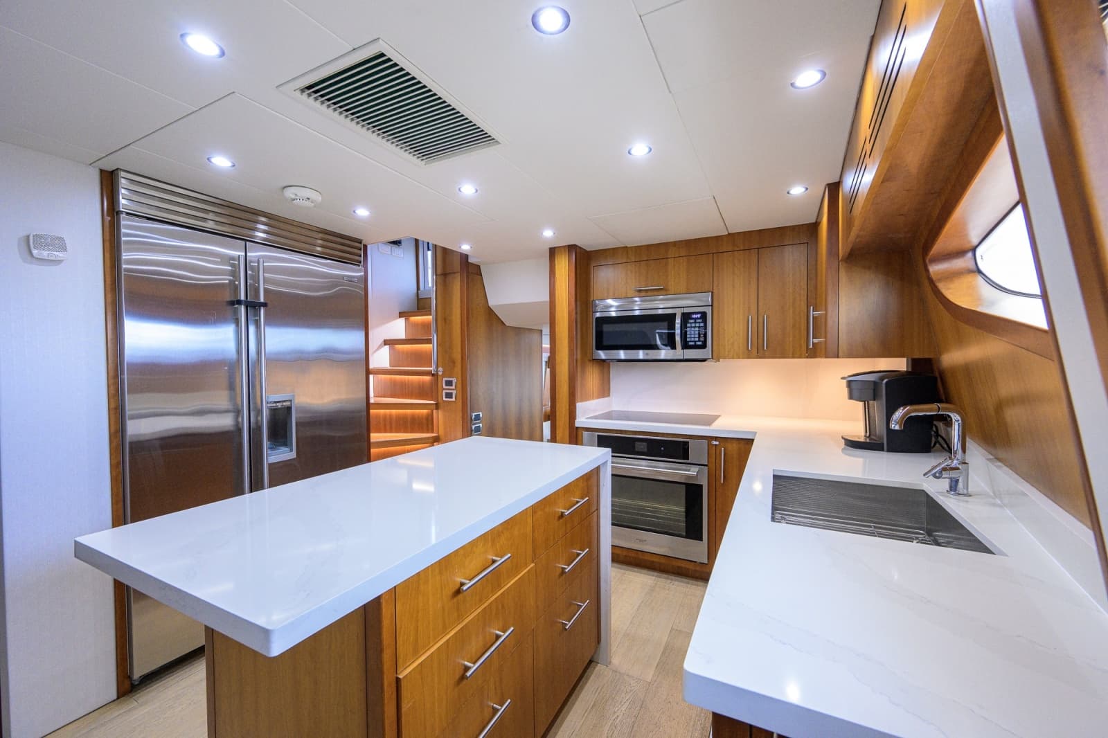 2013 Hatteras 80 Motor Yacht - Photo 32