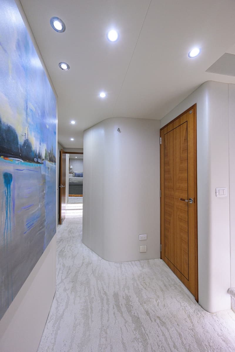 2013 Hatteras 80 Motor Yacht - Photo 40