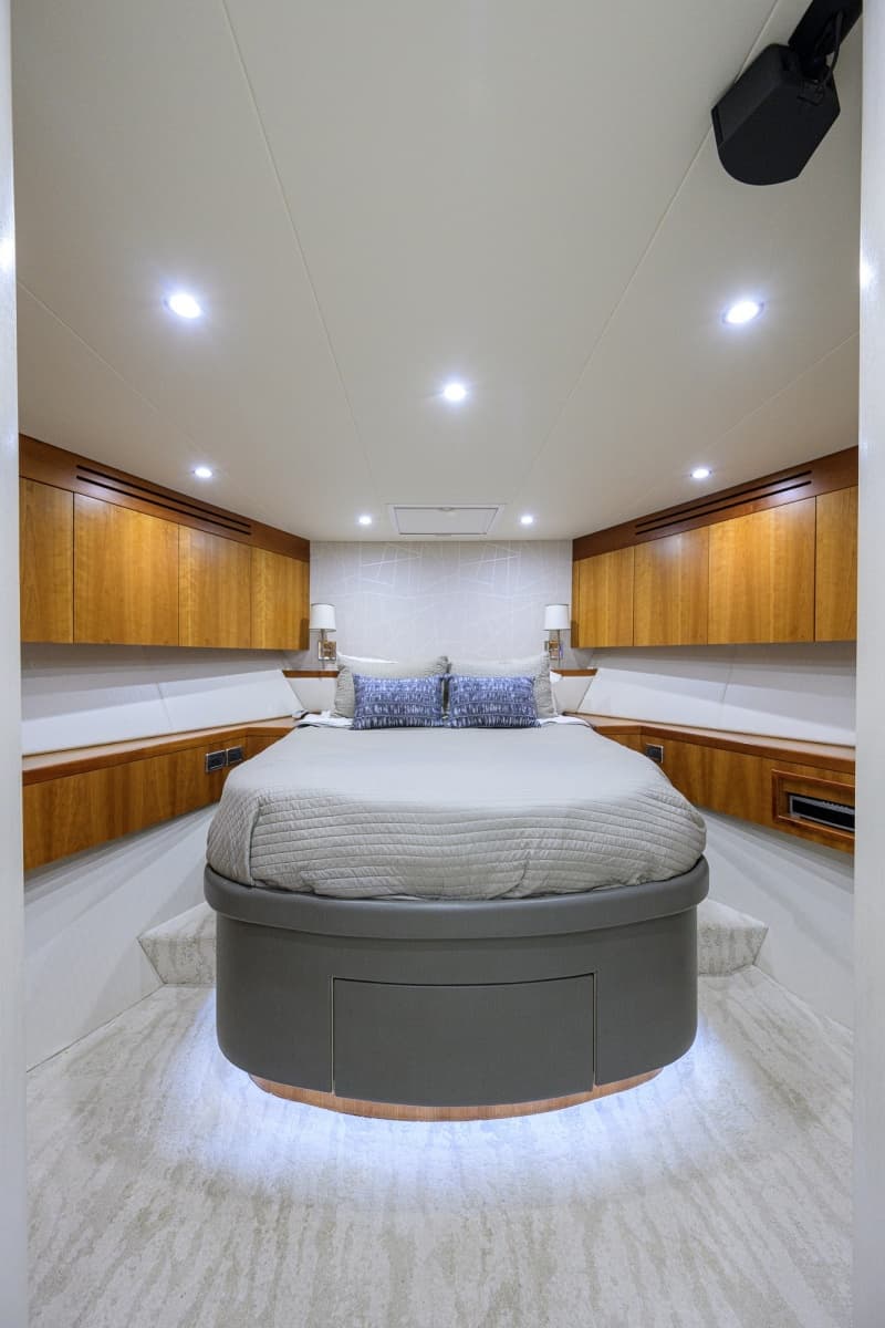 2013 Hatteras 80 Motor Yacht - Photo 64