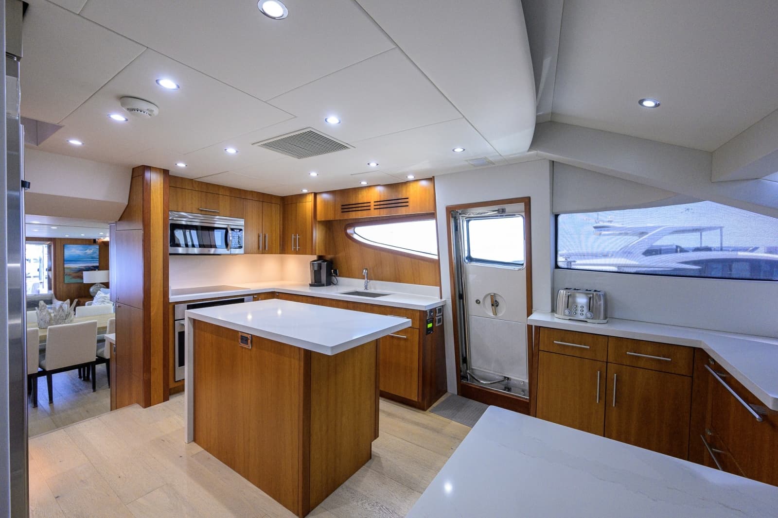 2013 Hatteras 80 Motor Yacht - Photo 29