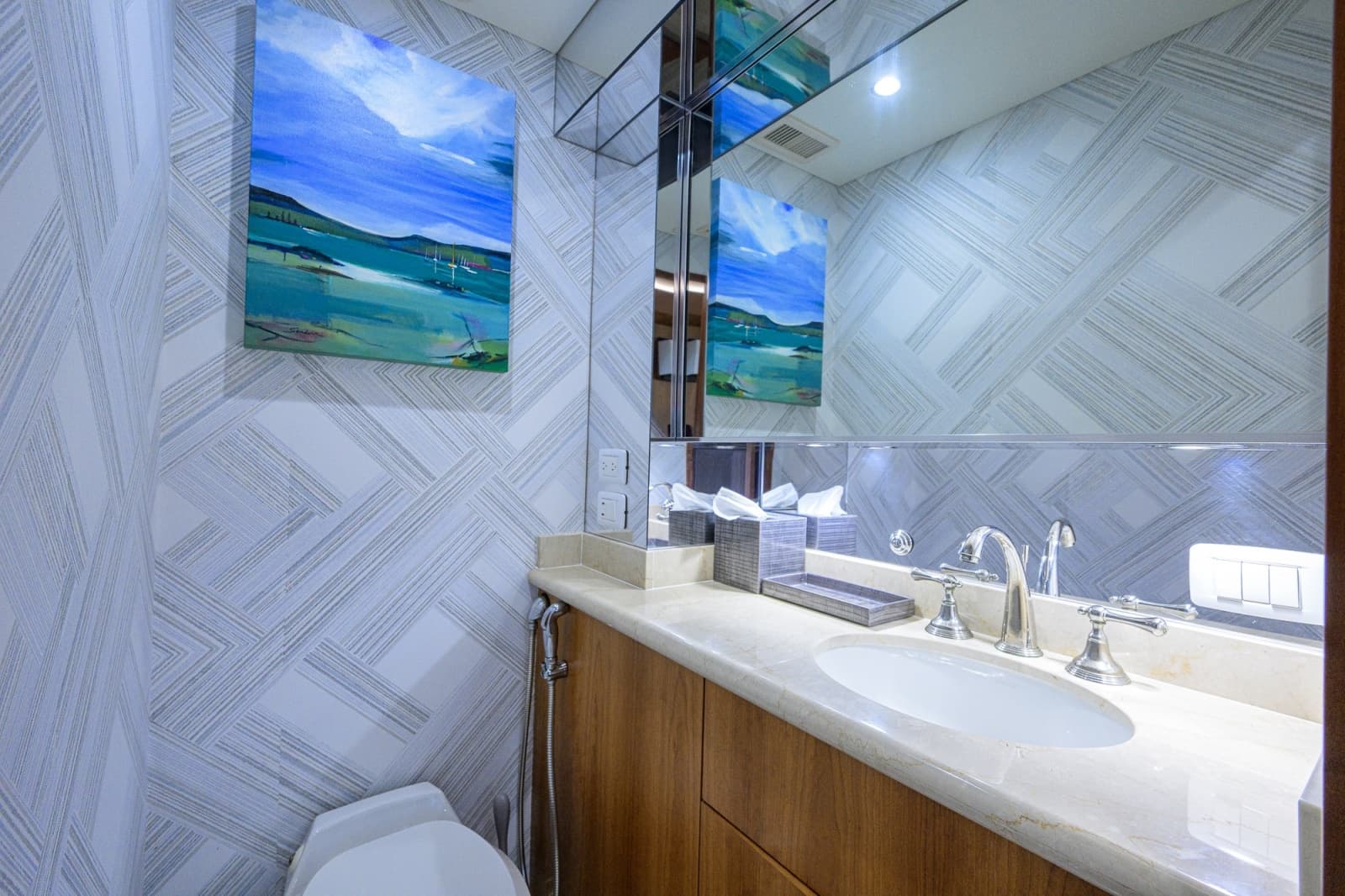 2013 Hatteras 80 Motor Yacht - Photo 25