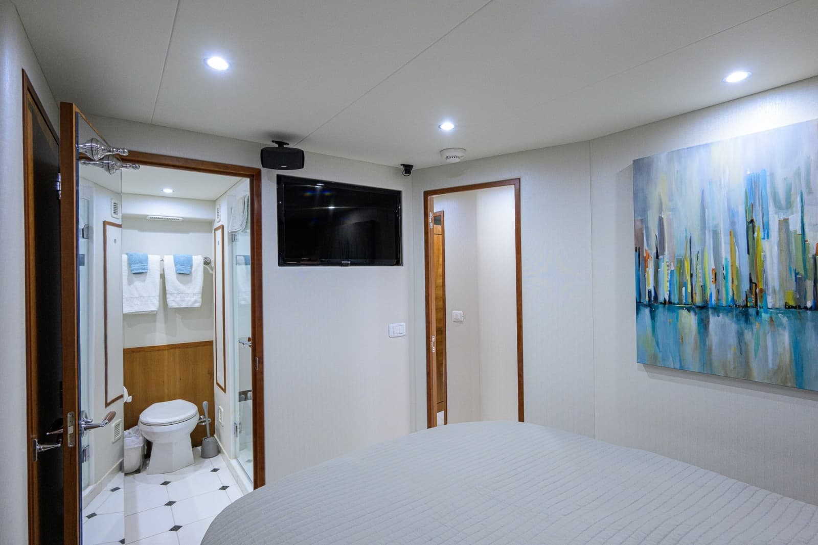 2013 Hatteras 80 Motor Yacht - Photo 75