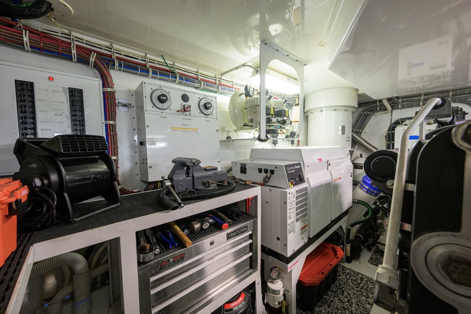2013 Hatteras 80 Motor Yacht - Photo 153