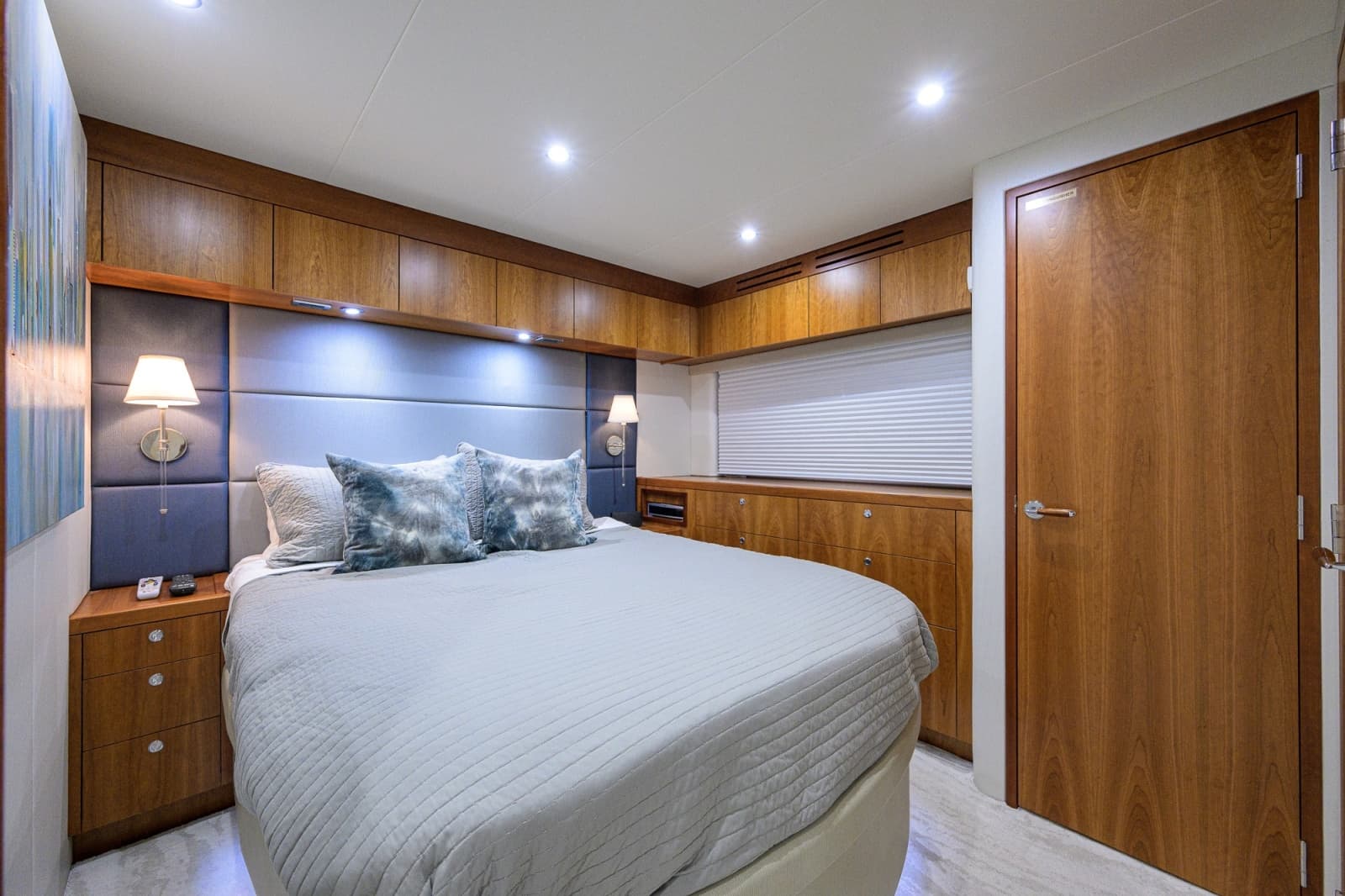 2013 Hatteras 80 Motor Yacht - Photo 72