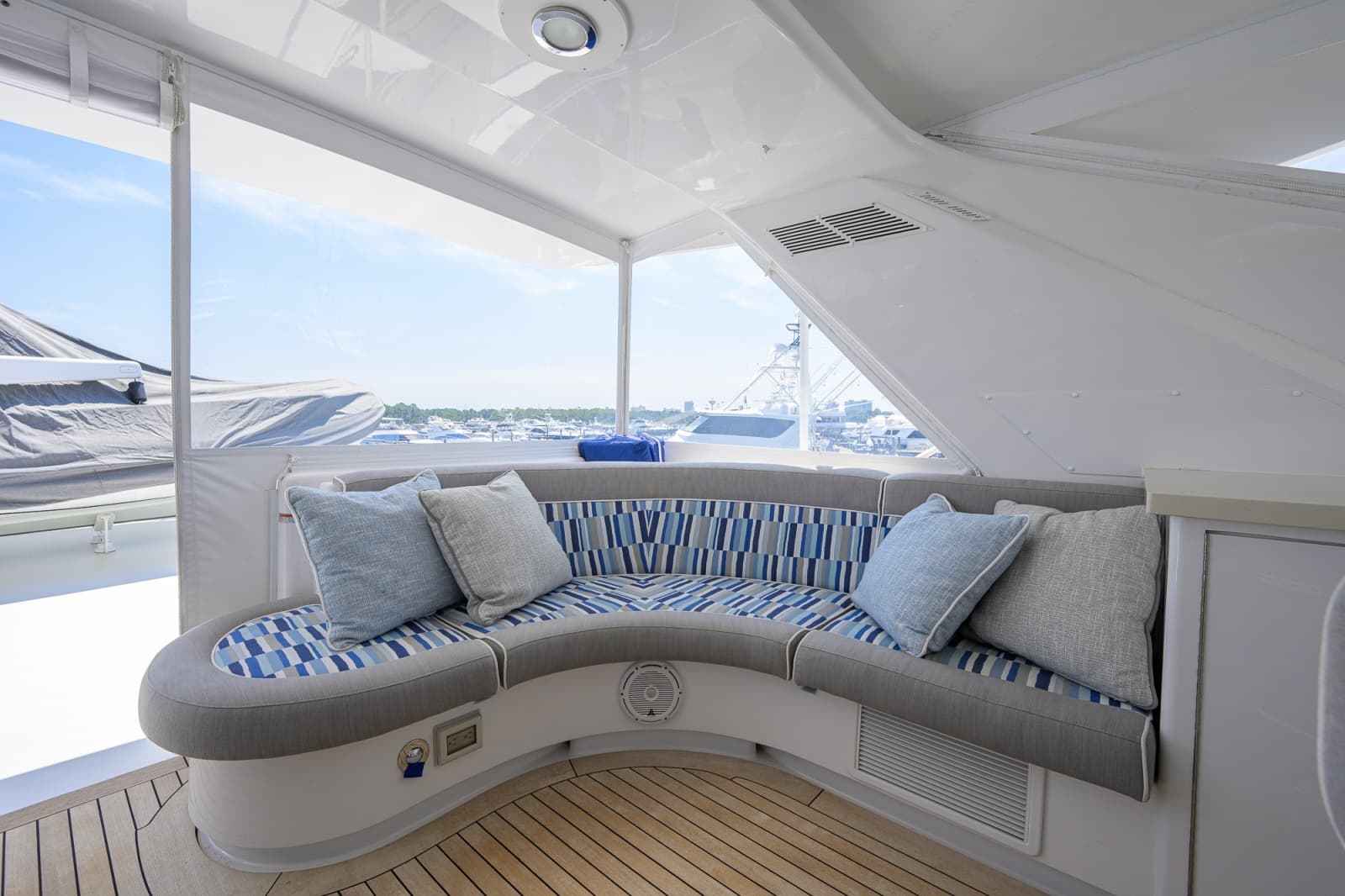 2013 Hatteras 80 Motor Yacht - Photo 117