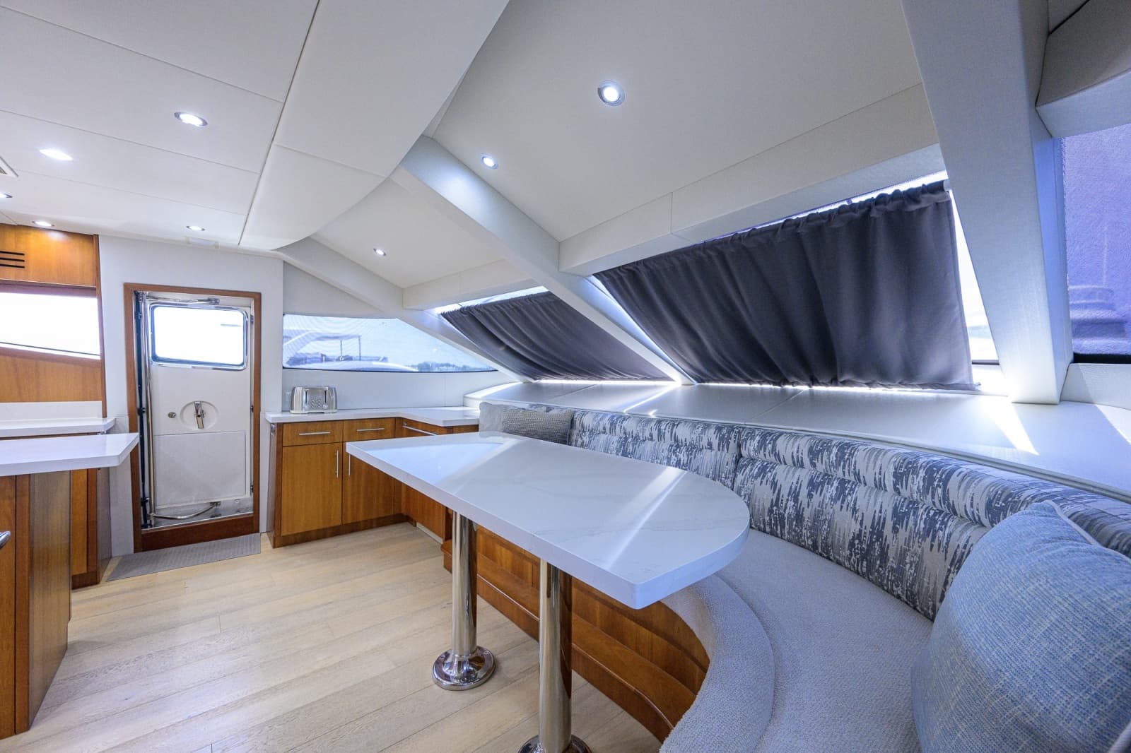 2013 Hatteras 80 Motor Yacht - Photo 37