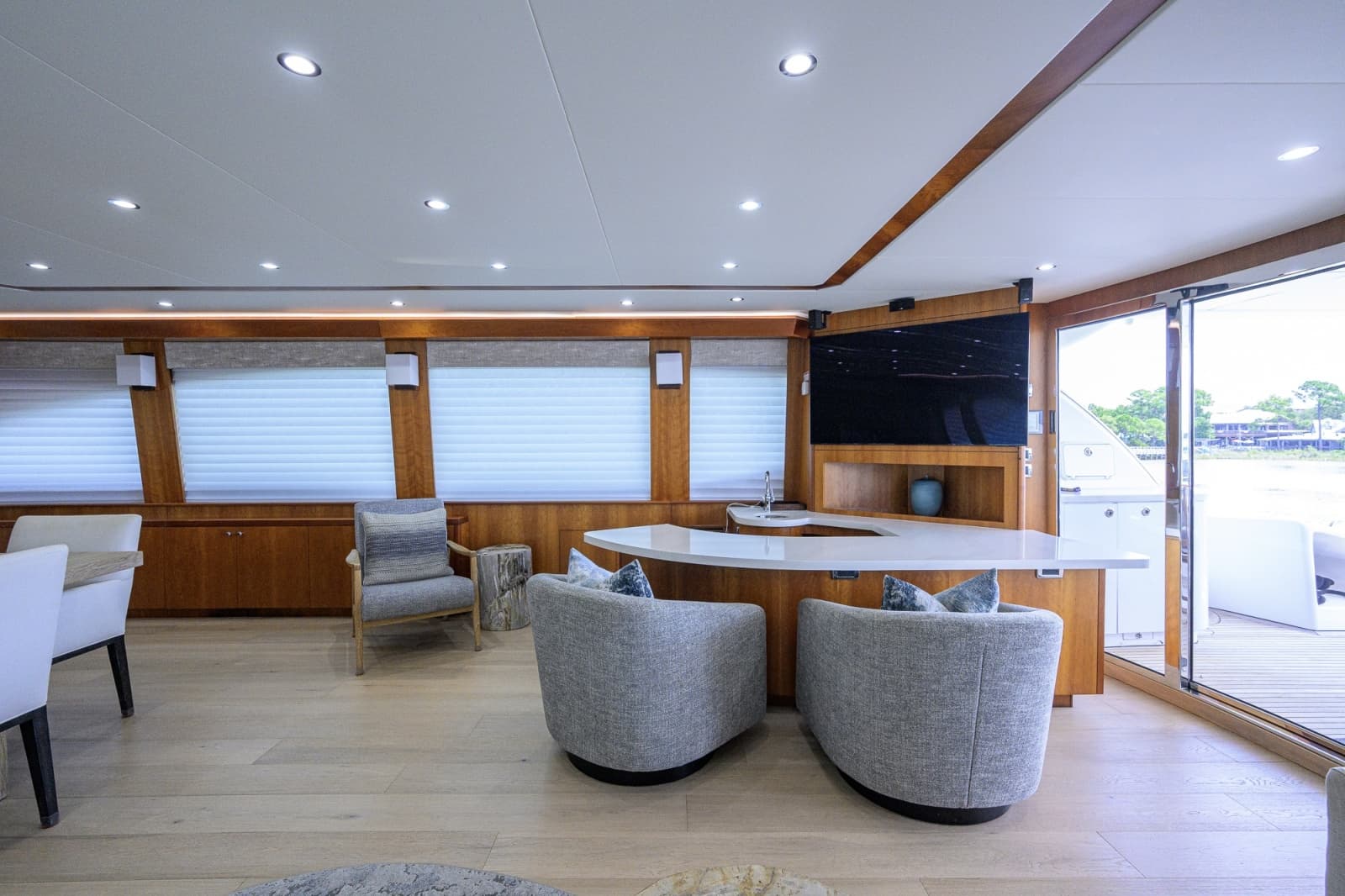 2013 Hatteras 80 Motor Yacht - Photo 11