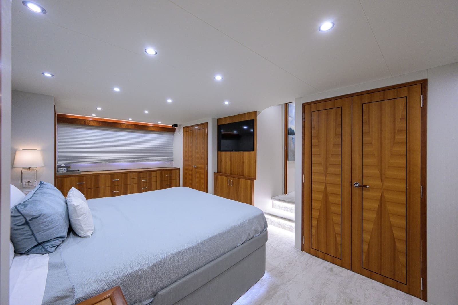 2013 Hatteras 80 Motor Yacht - Photo 48