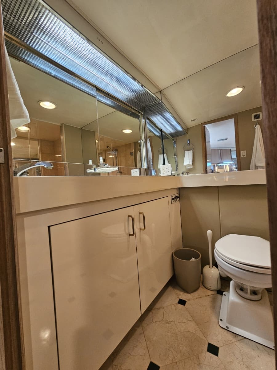 1991 Hatteras 70 Cockpit Motor Yacht - Photo 43